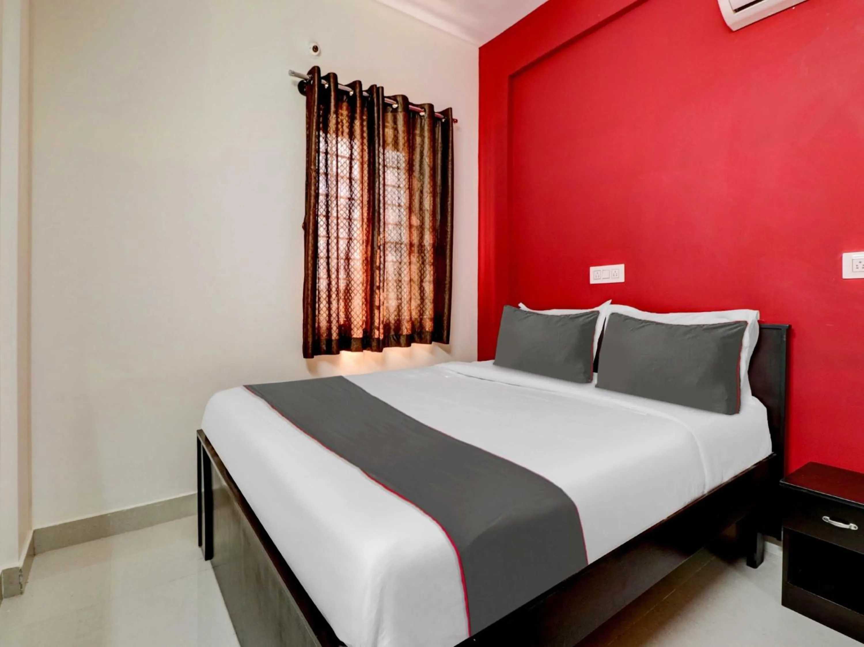 Bedroom, Bed in Super Collection O Olive