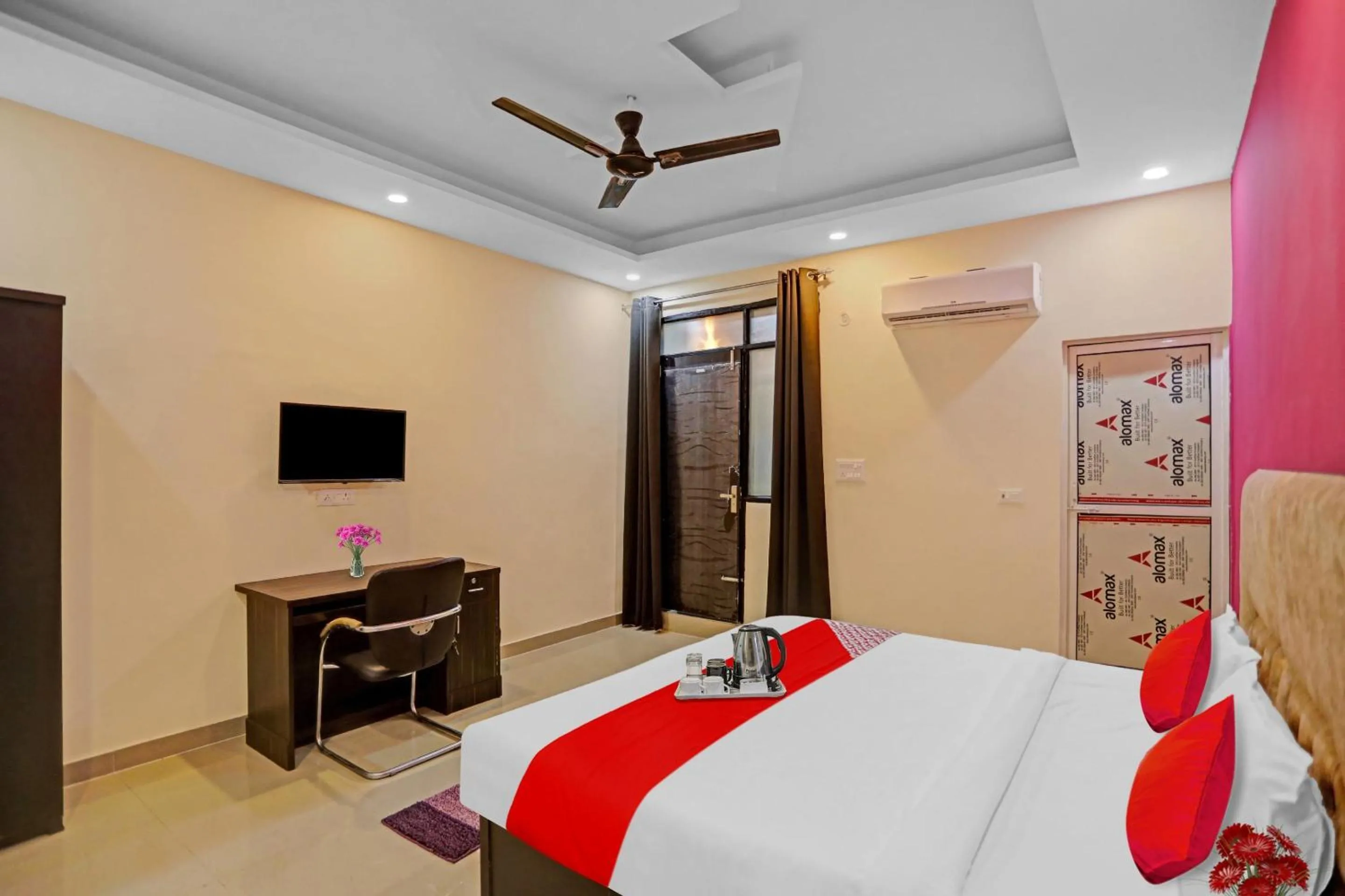 Bedroom in Hotel O Sunshine