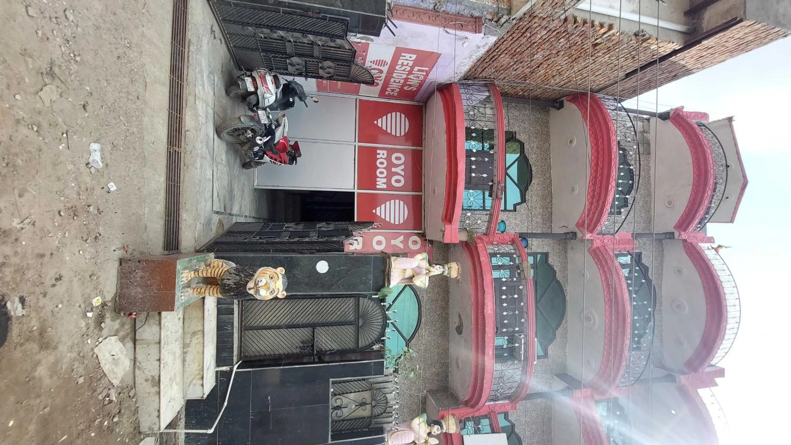 Facade/entrance in Hotel O Lion Residency