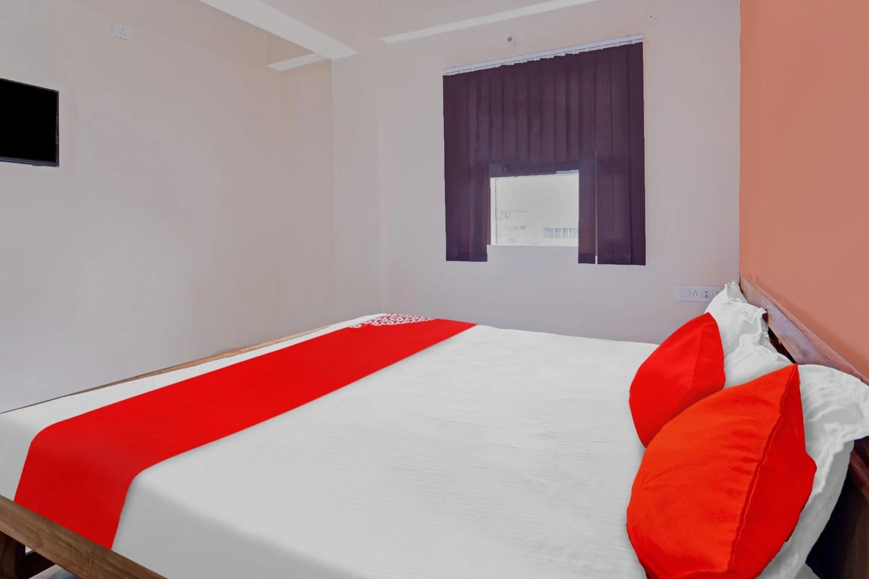 Bedroom in Hotel O Grand Paradise Inn & Banquet Hall