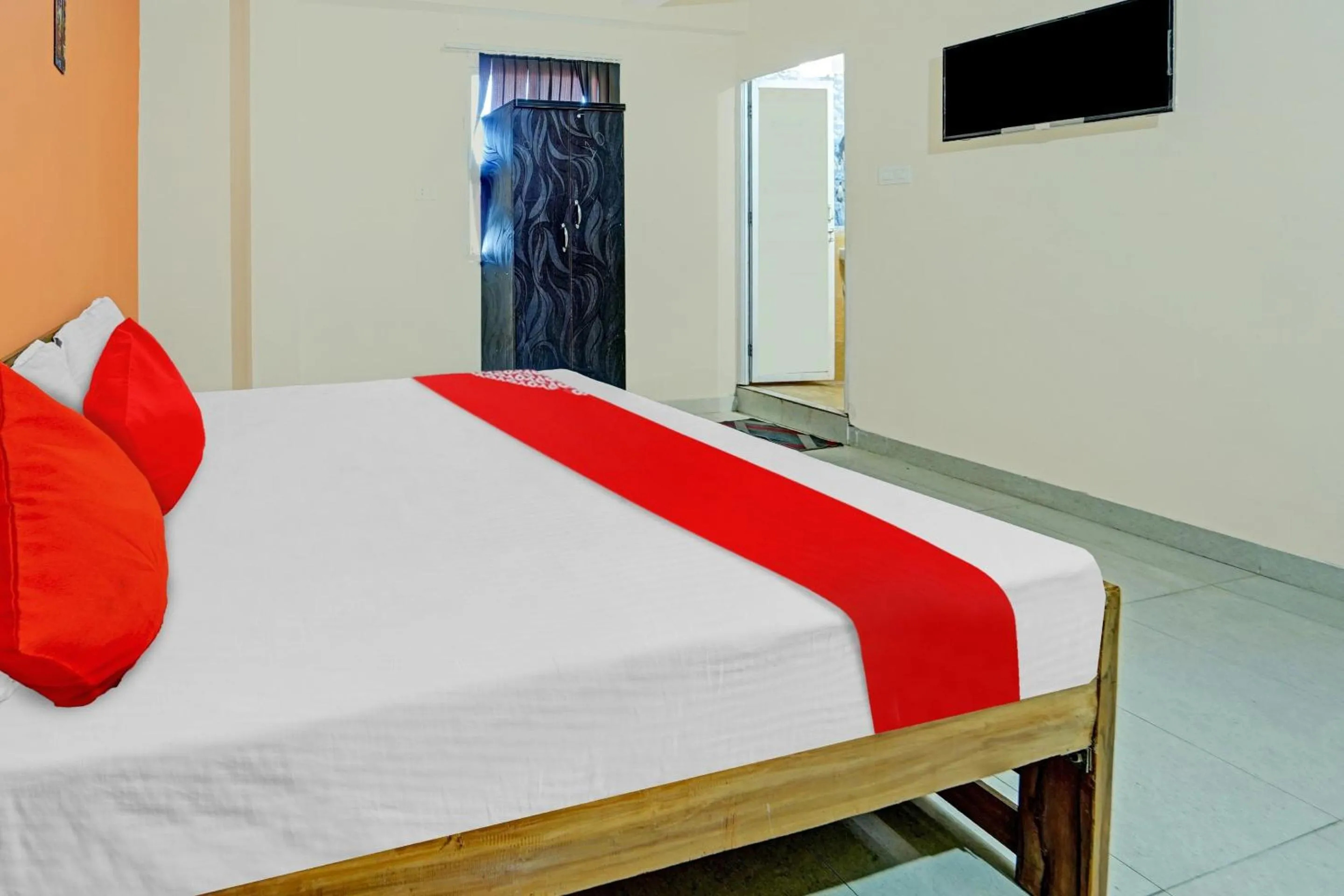 Bedroom in Hotel O Grand Paradise Inn & Banquet Hall