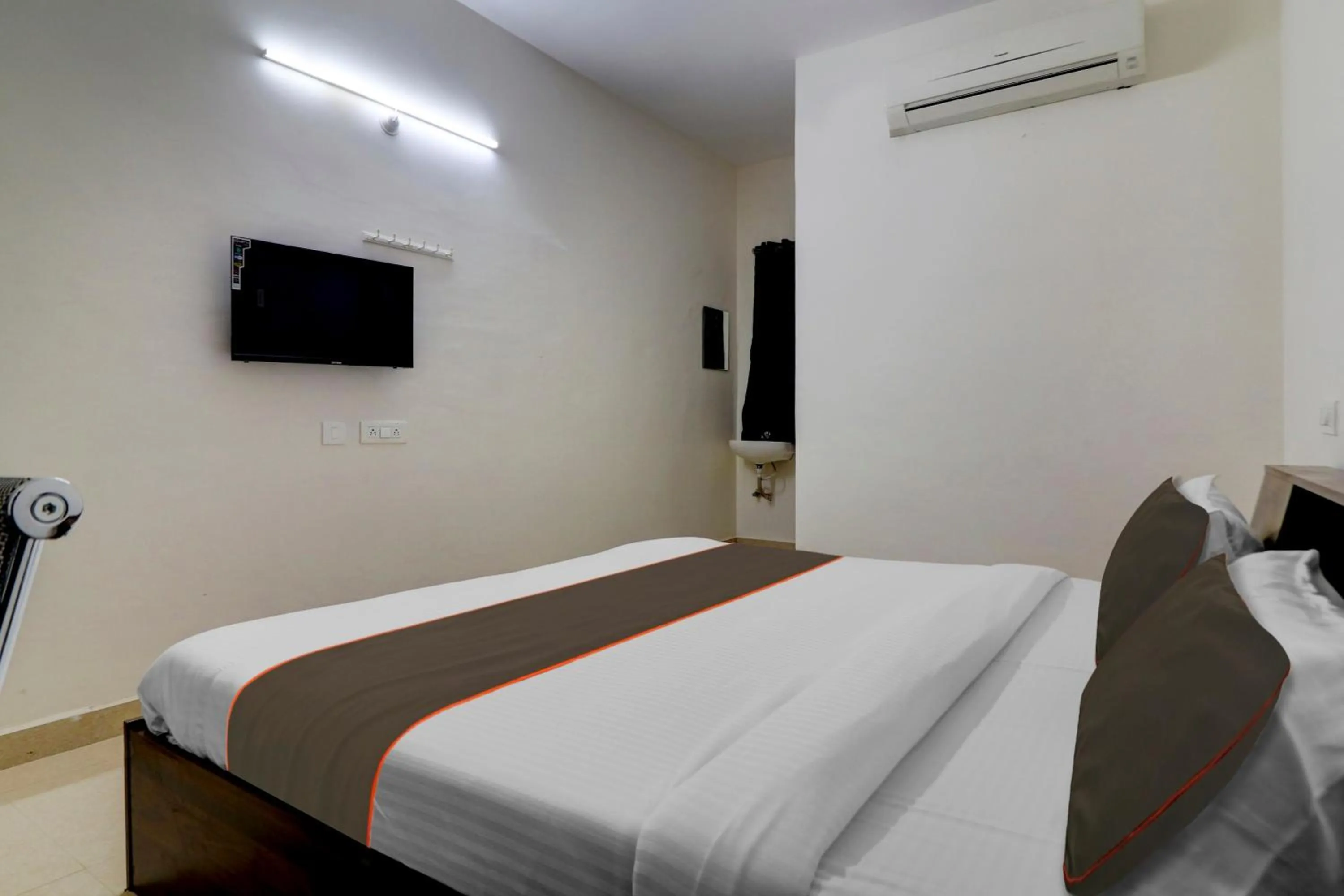 Bedroom, Bed in Capital O S V Residency Nalagandla