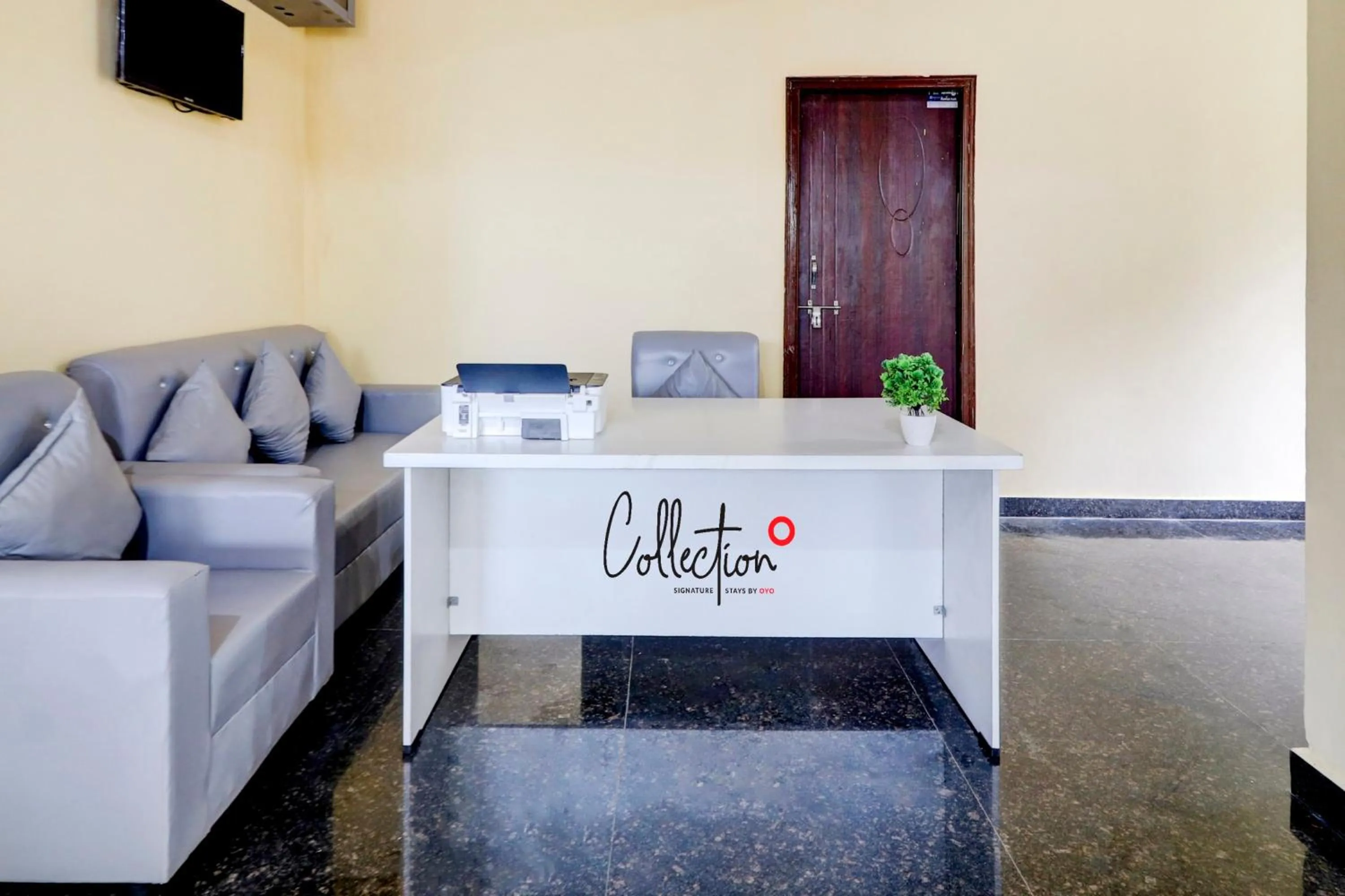 Lobby or reception in Capital O S V Residency Nalagandla