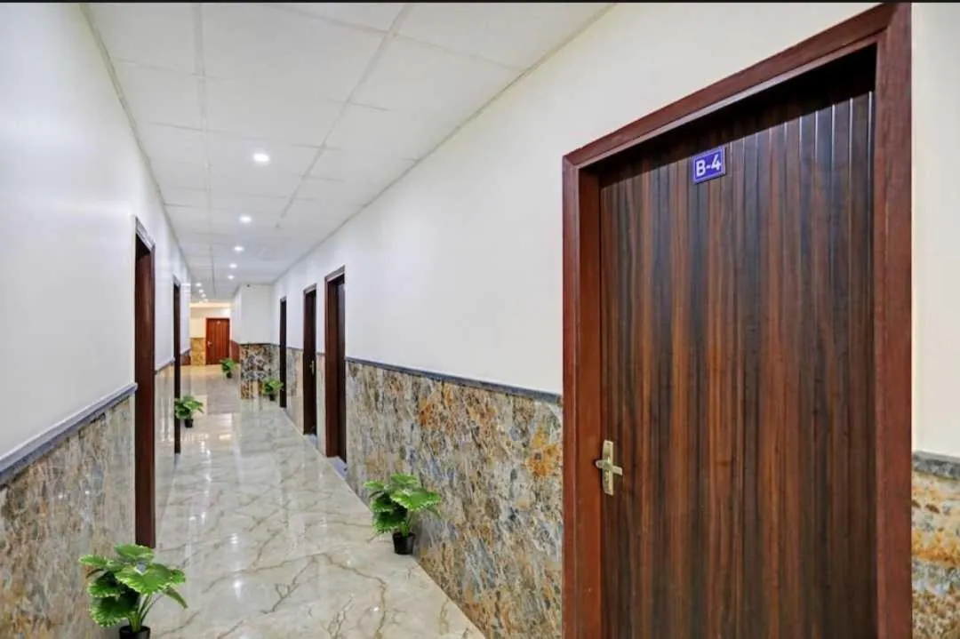 Lobby or reception in Hotel O K R Resdiancy Near Botanic Garden Of Indian Republic
