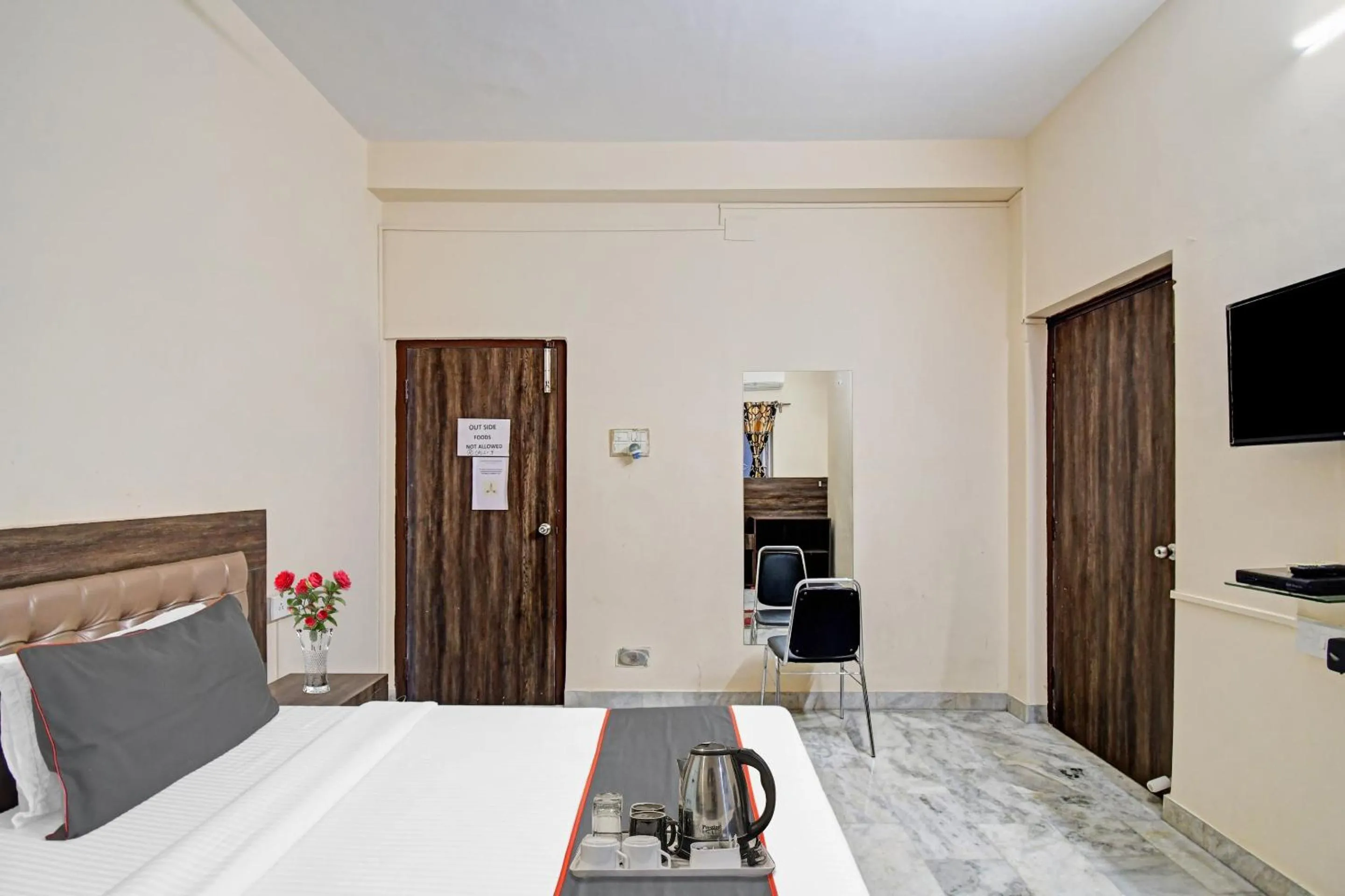 Bedroom, Bed in Super Capital O New All In One Near City Centre Salt Lake