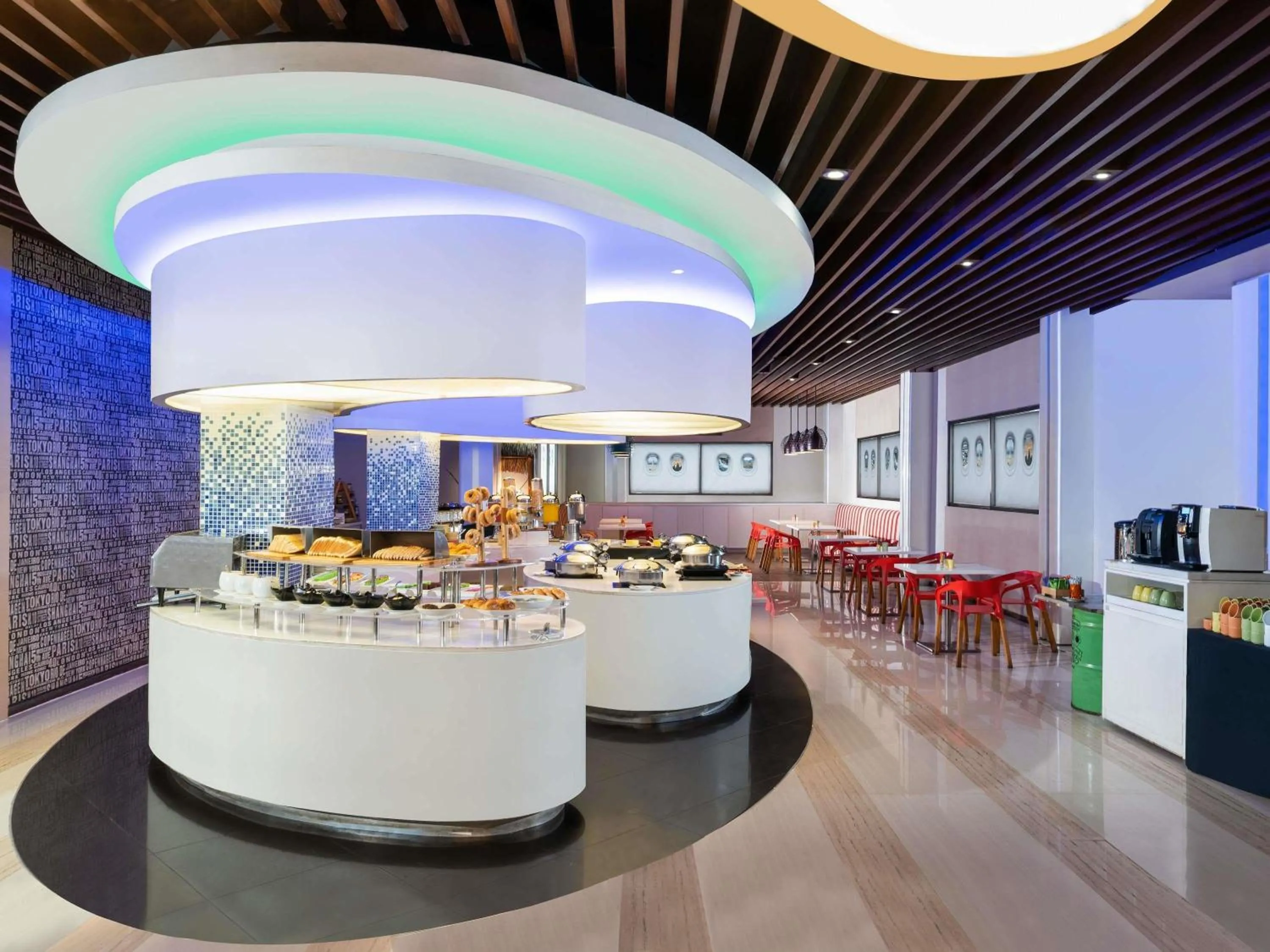 Restaurant/places to eat in Ibis Styles Jakarta Airport