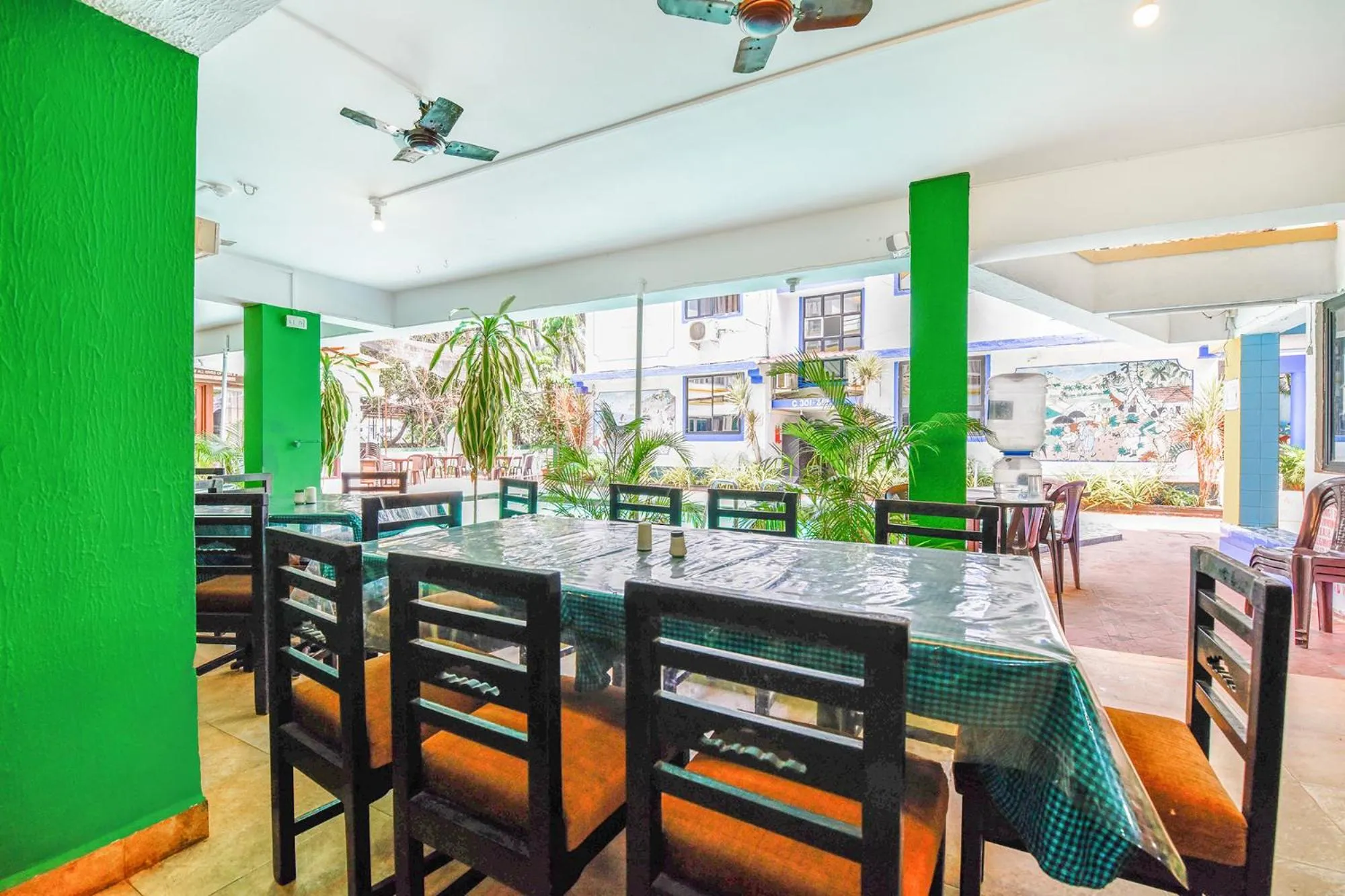 Restaurant/places to eat in FabExpress Alor Resort