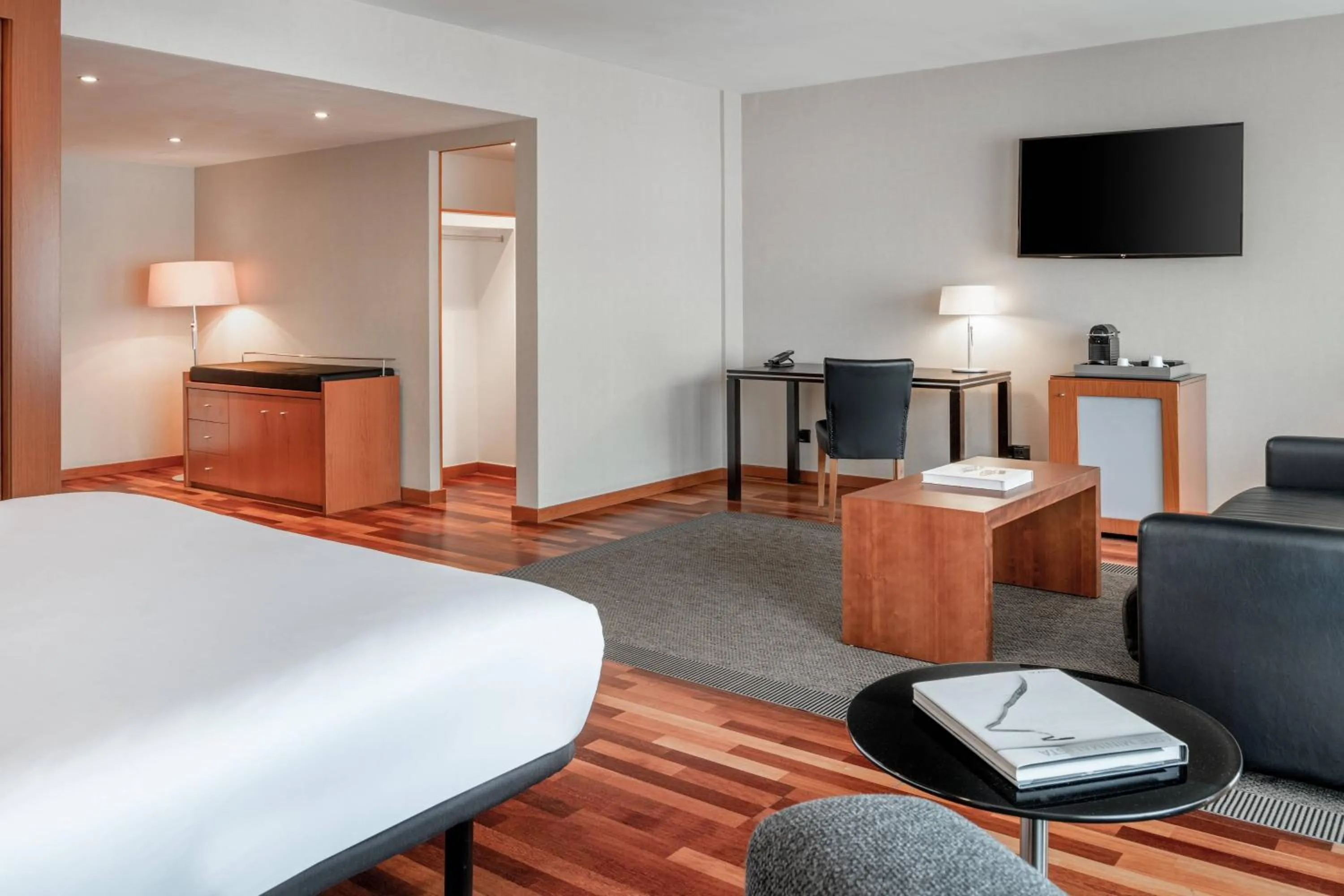 Living room, Bed in AC Hotel La Rioja by Marriott