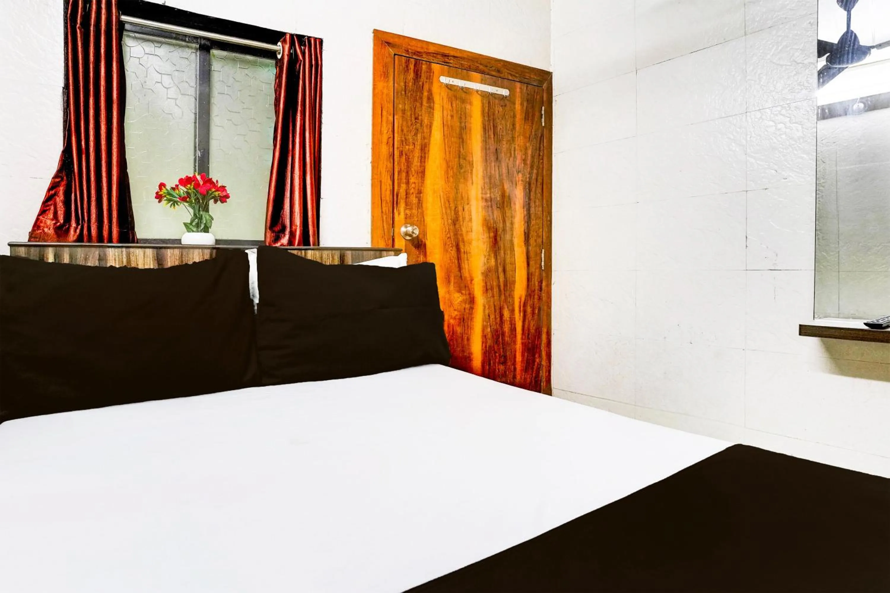 Bedroom, Bed in Super Hotel O Dombivali Formerly PK Lodging