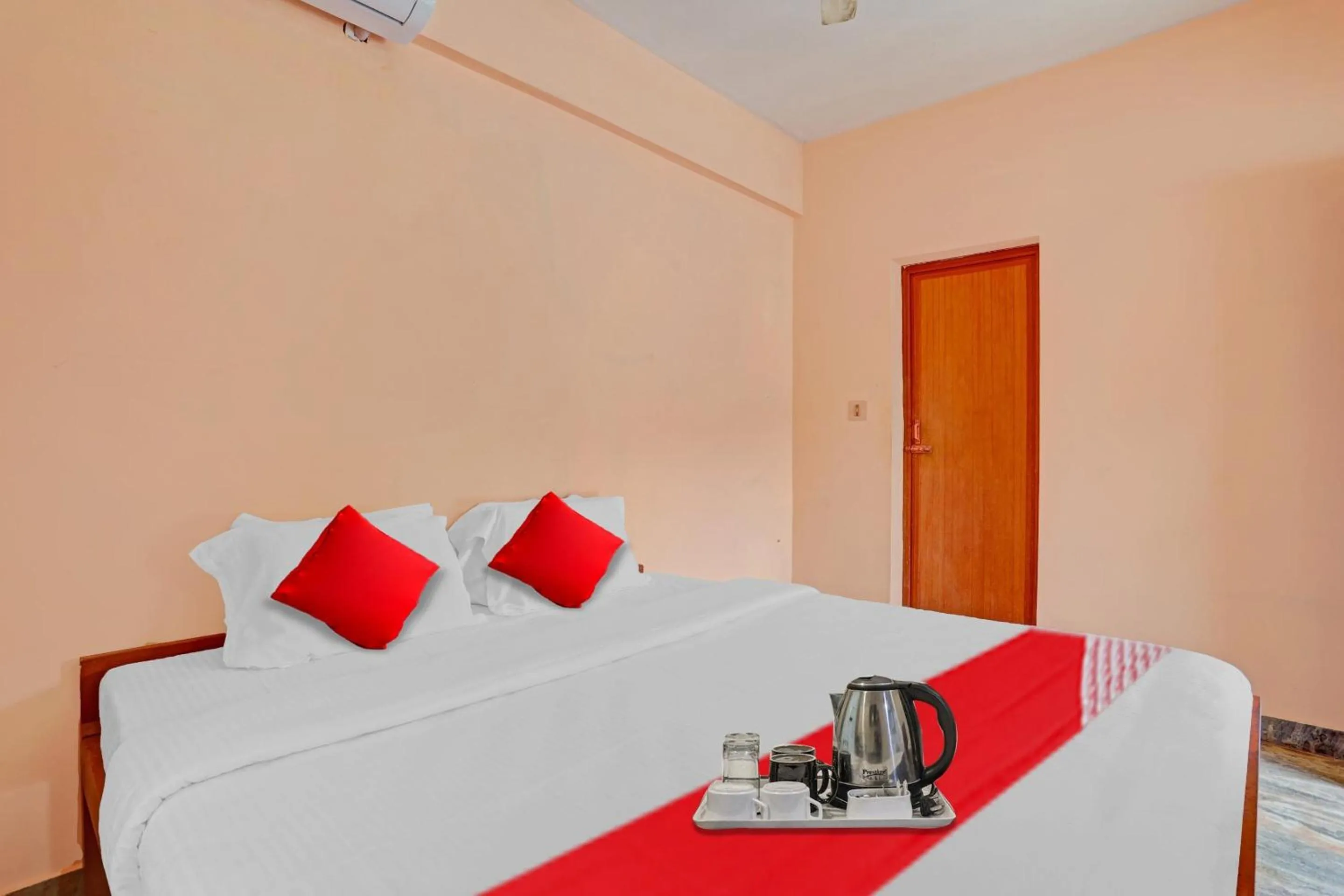 Bedroom, Bed in Hotel O North Park Tourist Home