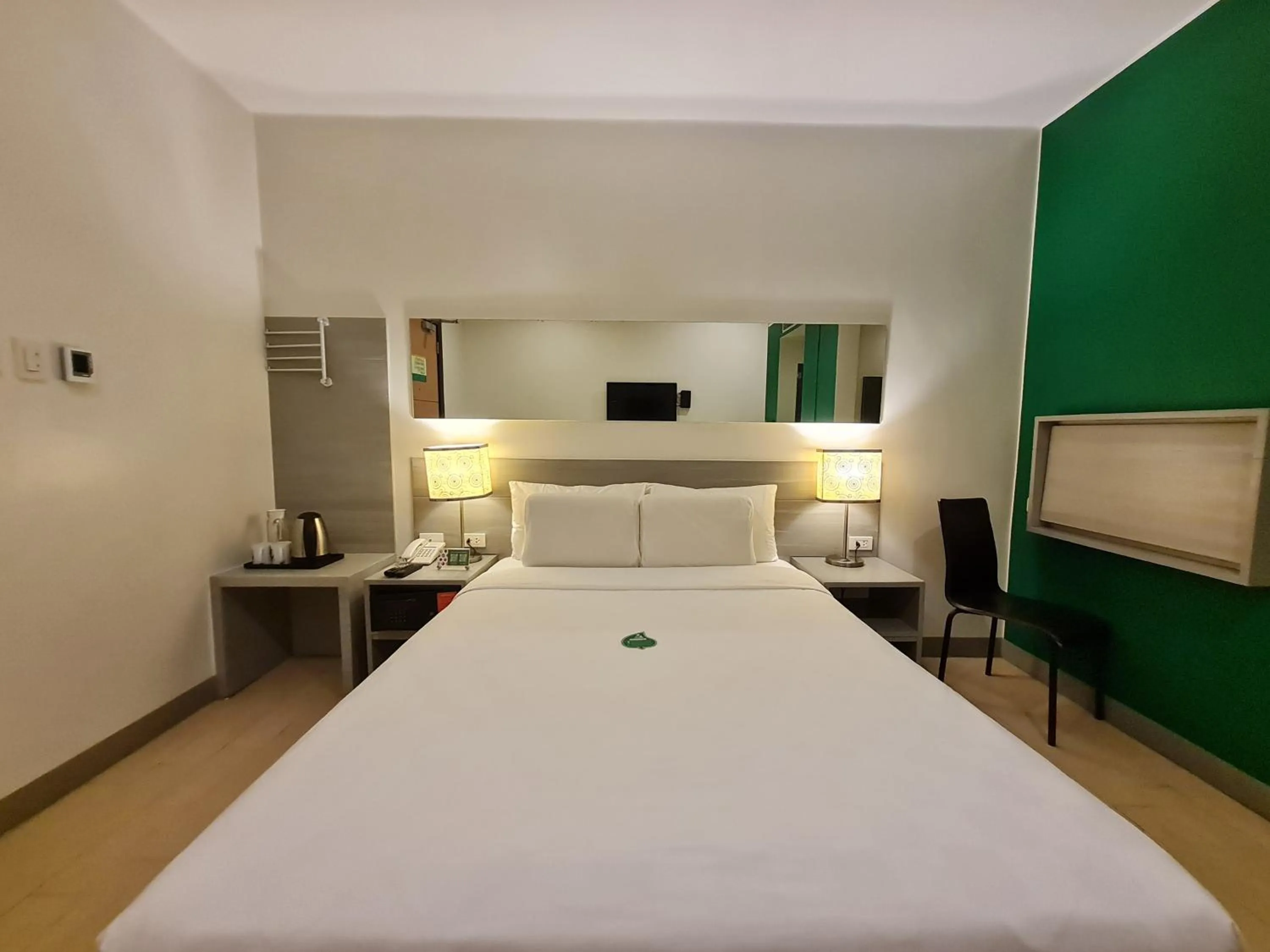 Bedroom, Bed in Go Hotels Otis - Manila