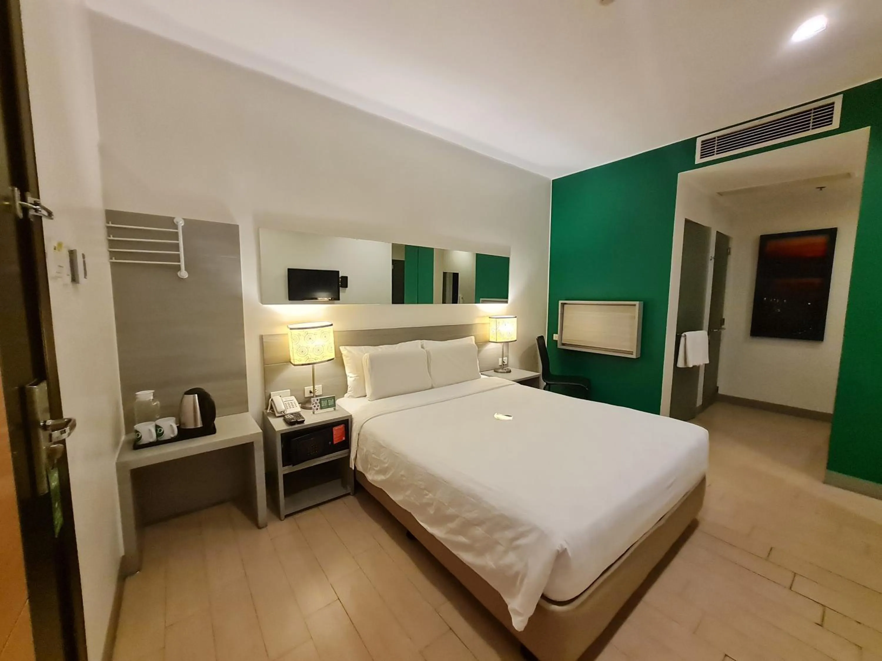 Bedroom, Bed in Go Hotels Otis - Manila