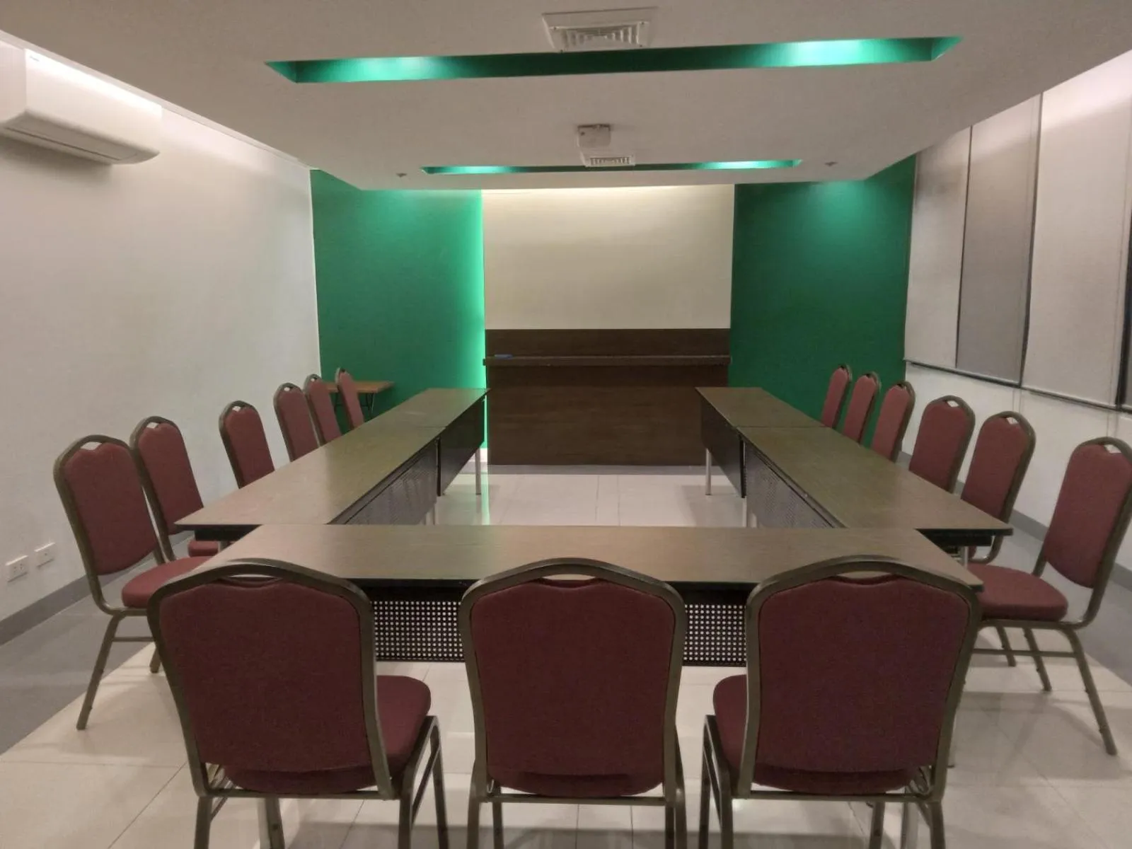 Meeting/conference room in Go Hotels Otis - Manila