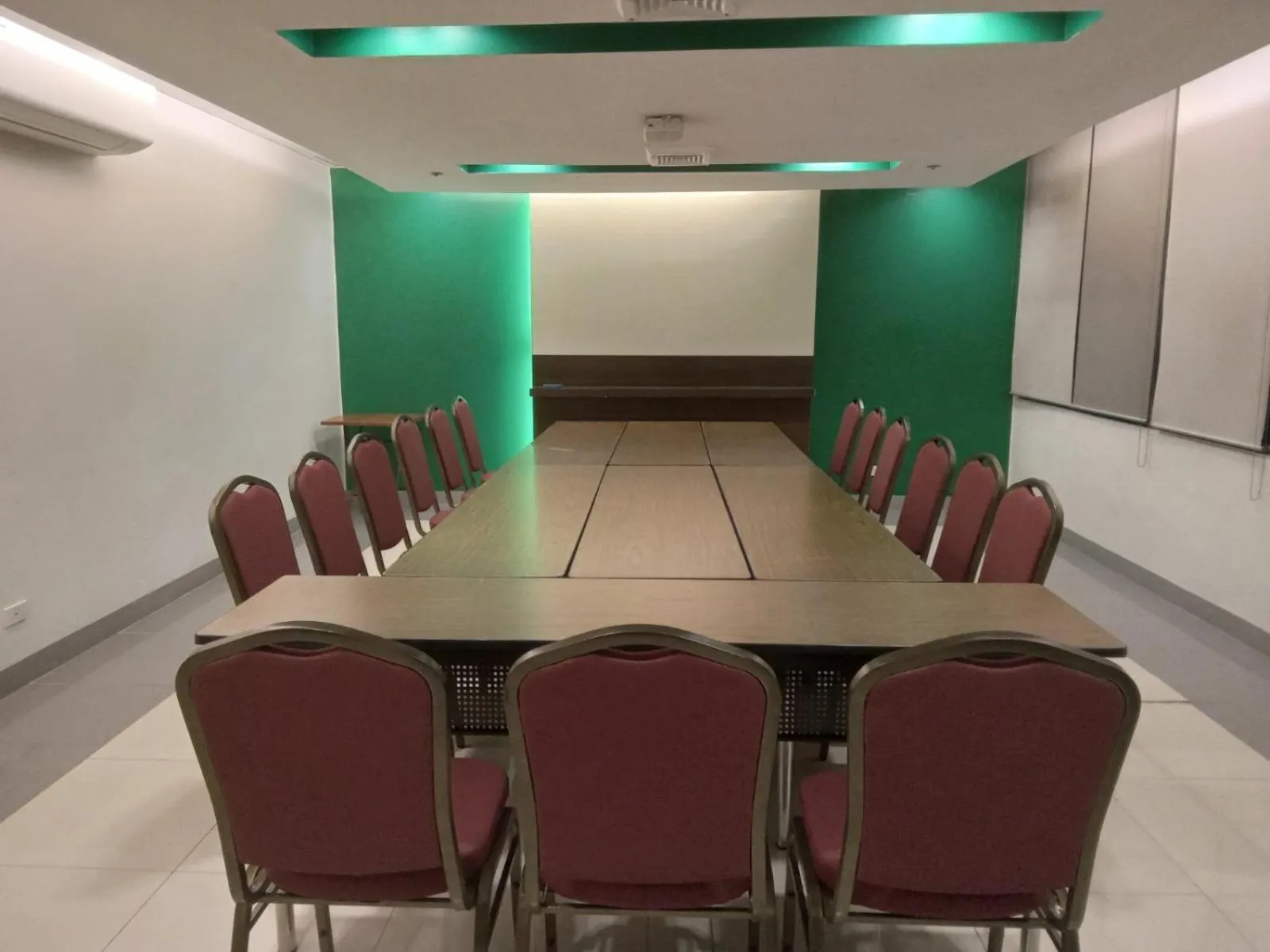Meeting/conference room in Go Hotels Otis - Manila