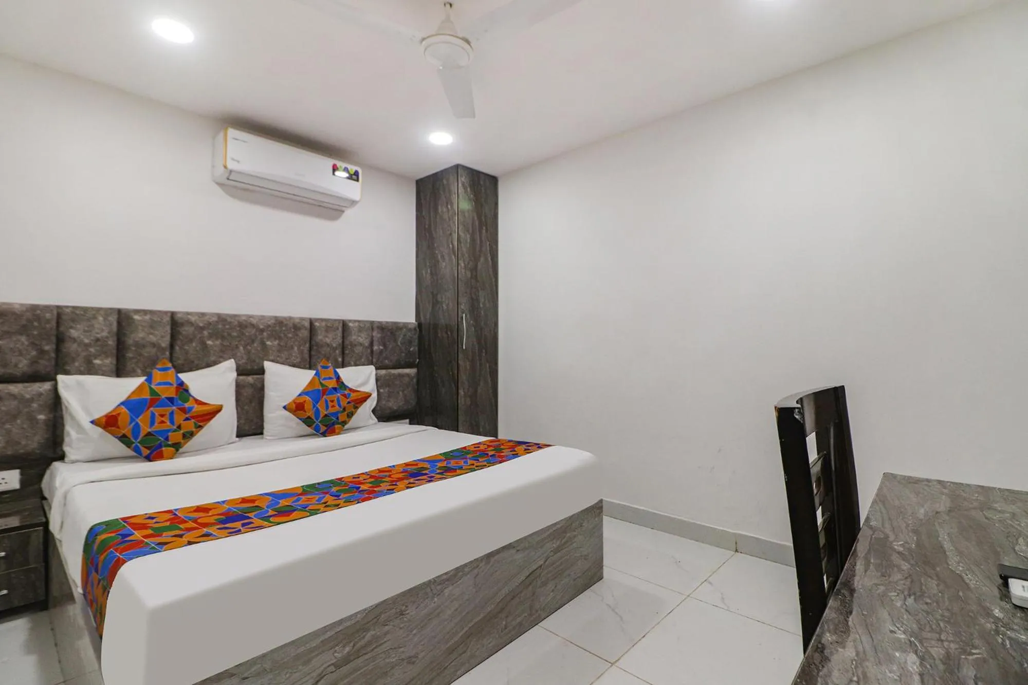 Bed in Via Roadway Inn