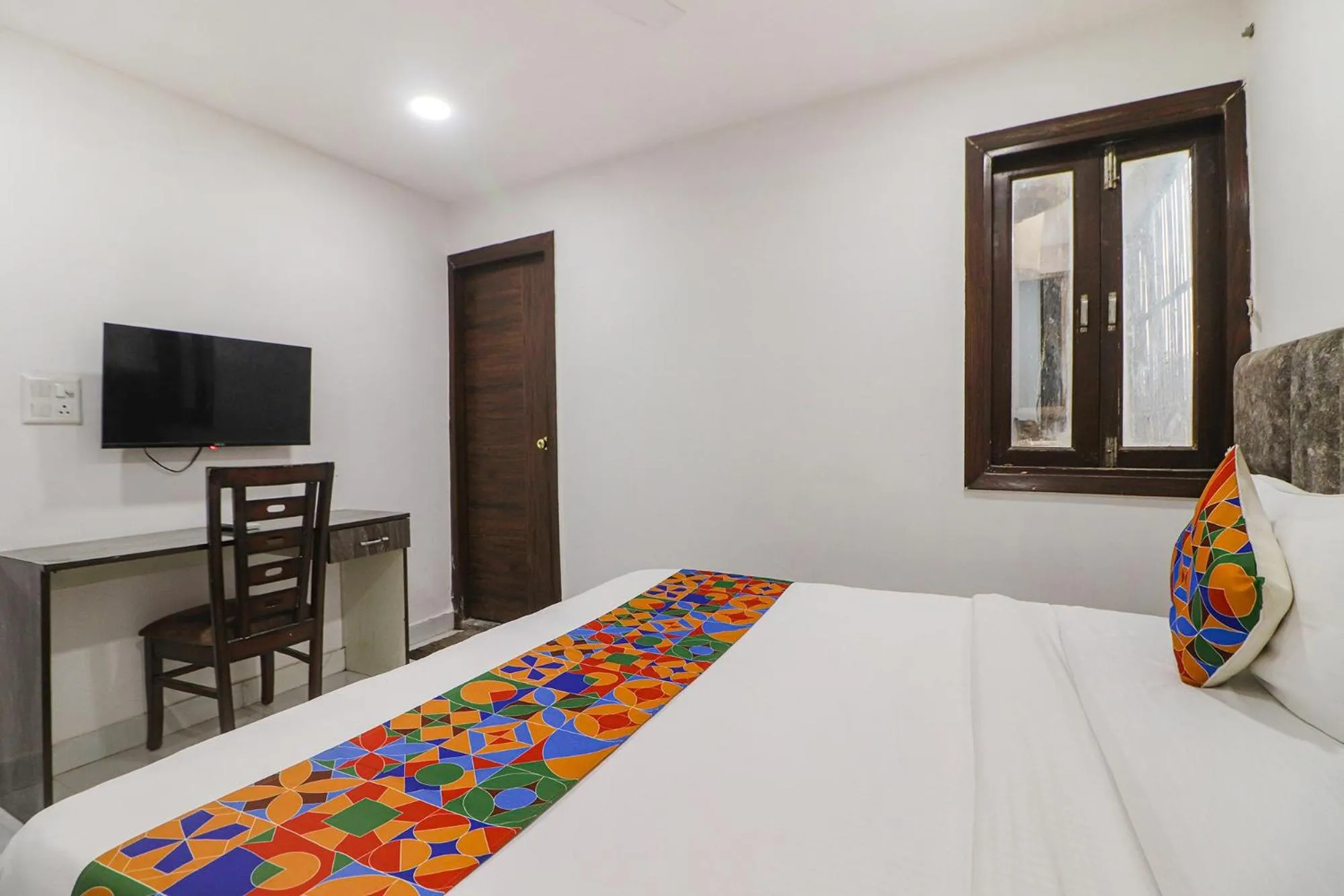 Bed in Via Roadway Inn