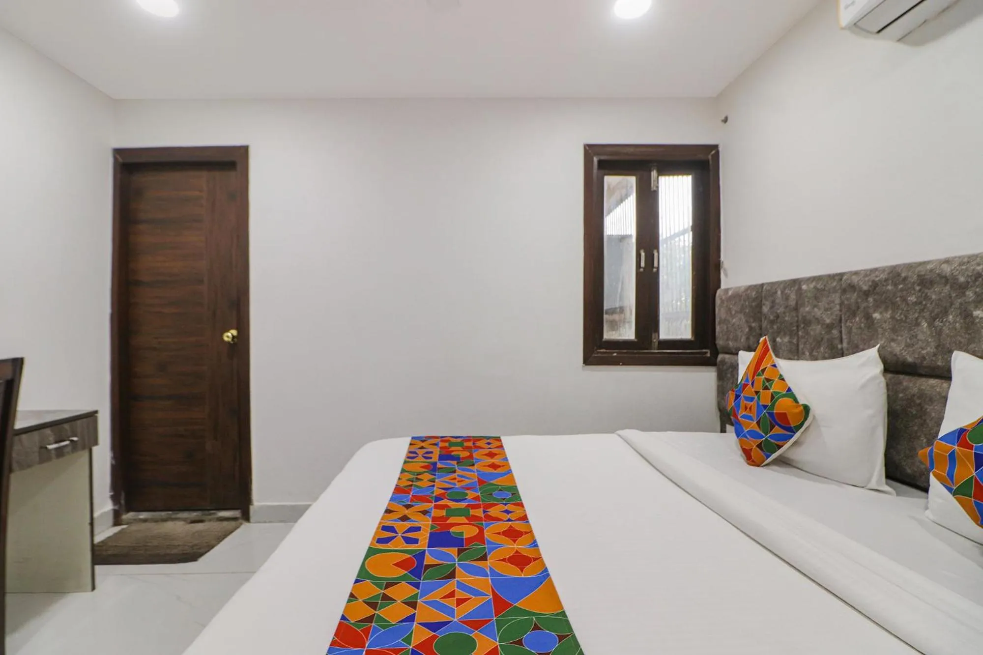 Bed in Via Roadway Inn