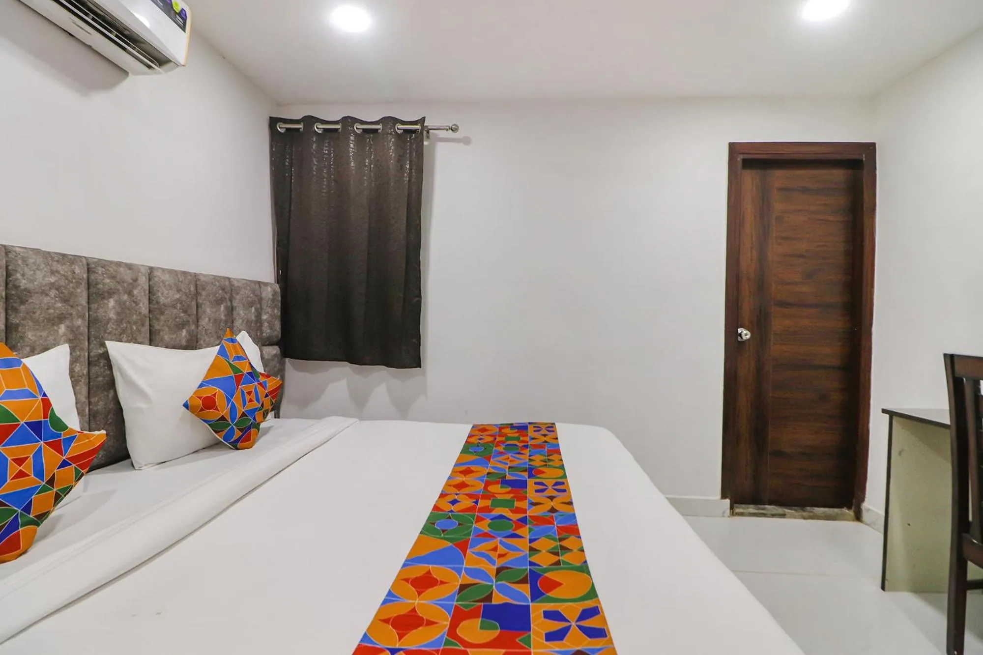 Bed in Via Roadway Inn