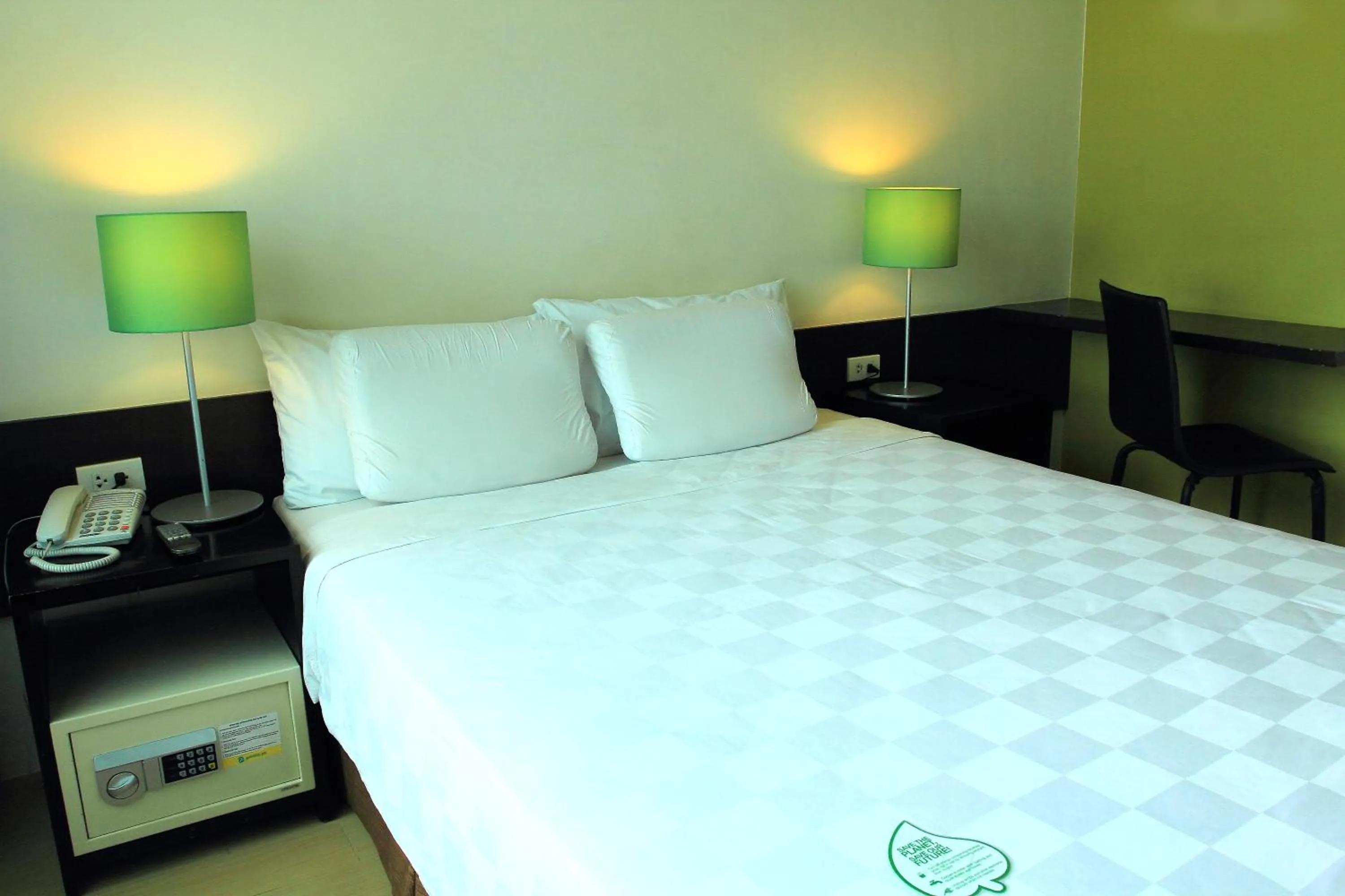 Bed in Go Hotels Plus Mandaluyong