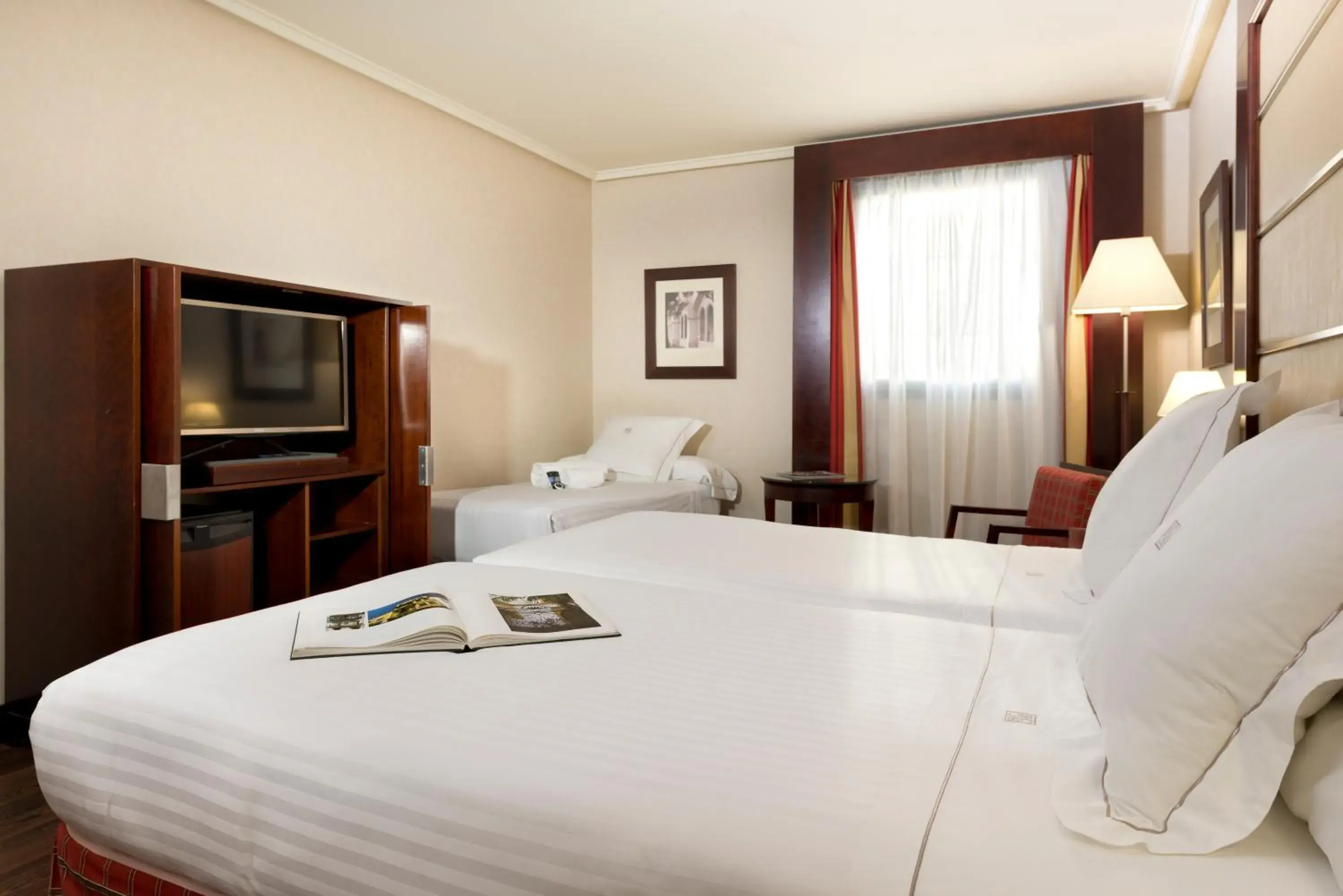 Double Room with Extra Bed in Hotel Sevilla Center Double Room with Extra Bed in Hotel Sevilla Center