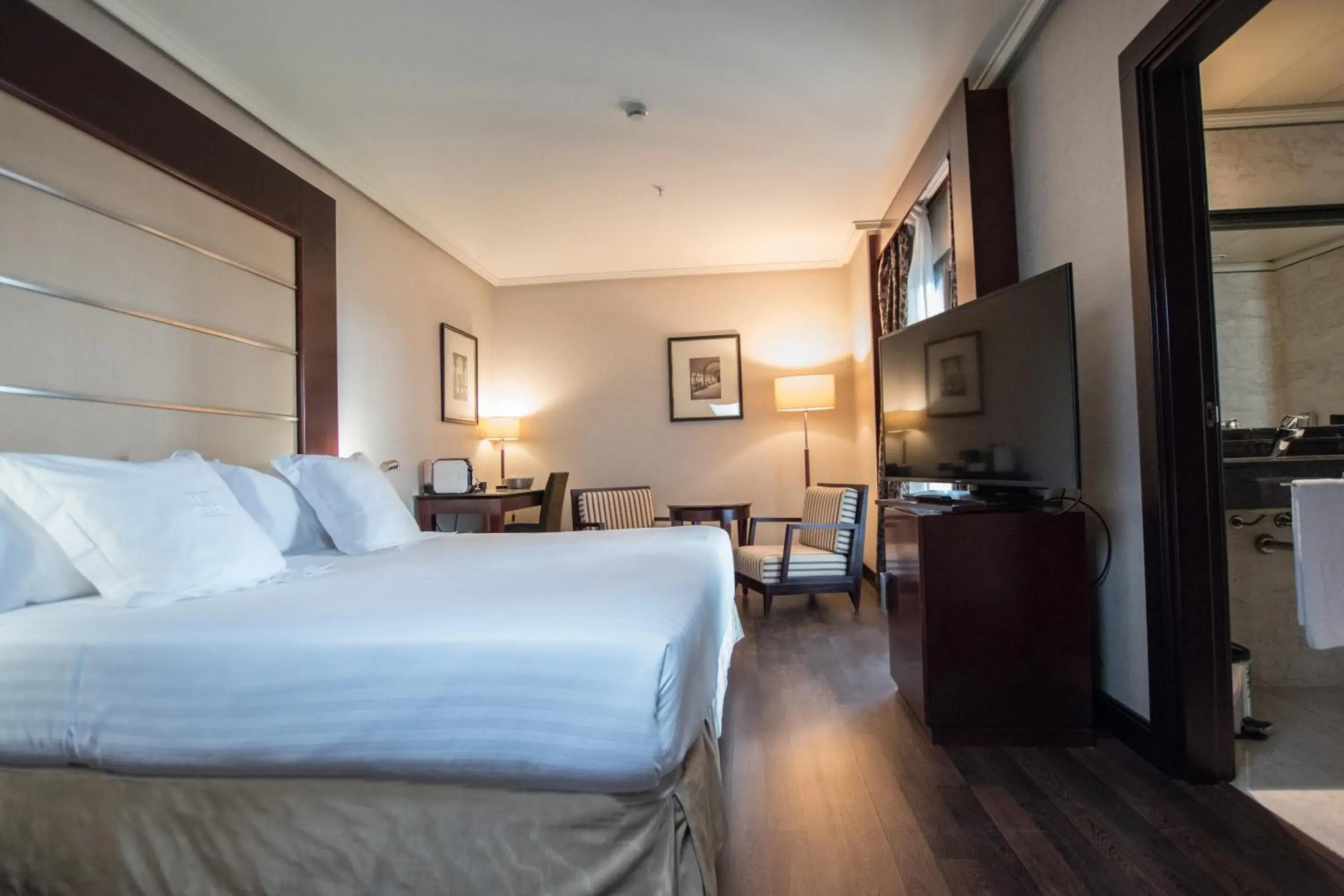 Premium Club City View in Hotel Sevilla Center Premium Club City View in Hotel Sevilla Center