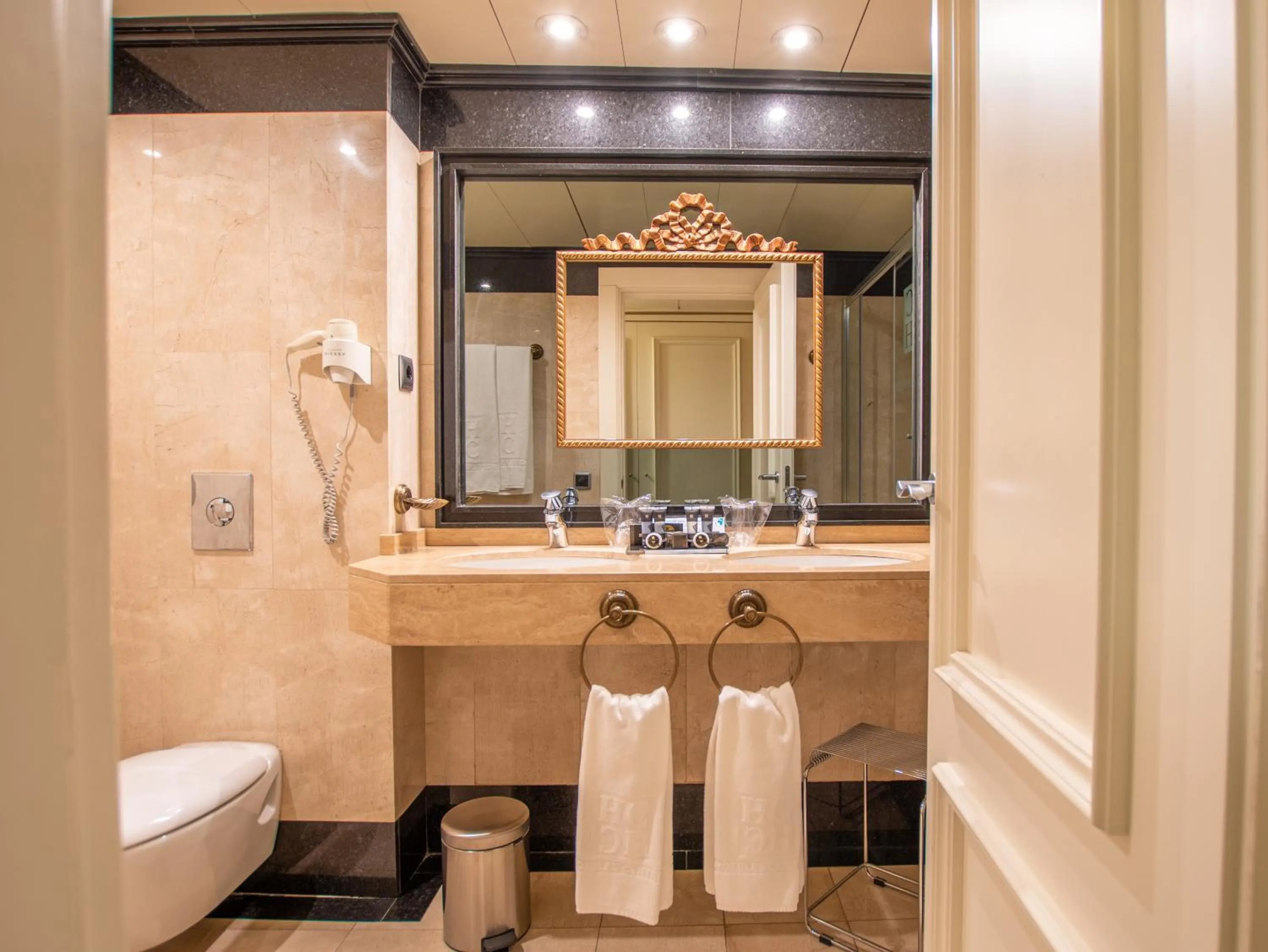 Bathroom in Hotel Sevilla Center