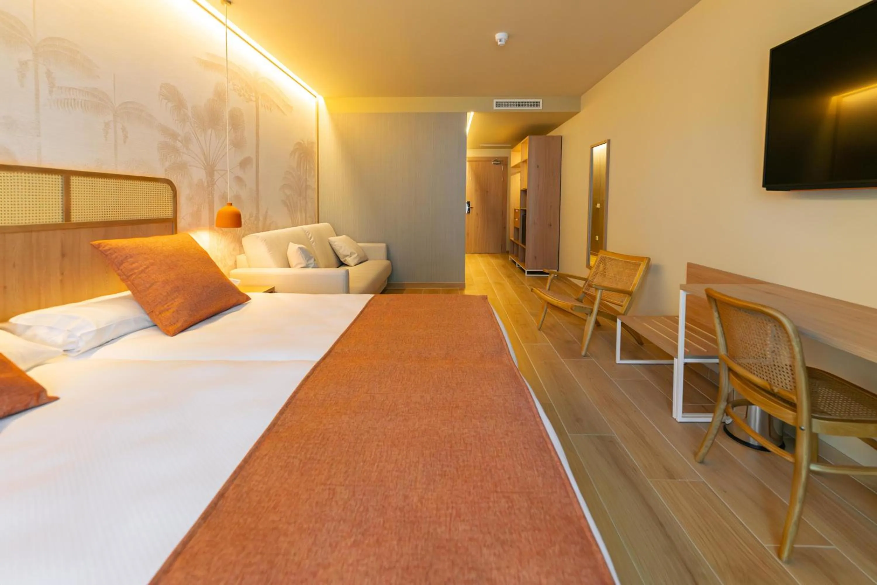 Photo of the whole room, Bed in Port Jardín Milenio