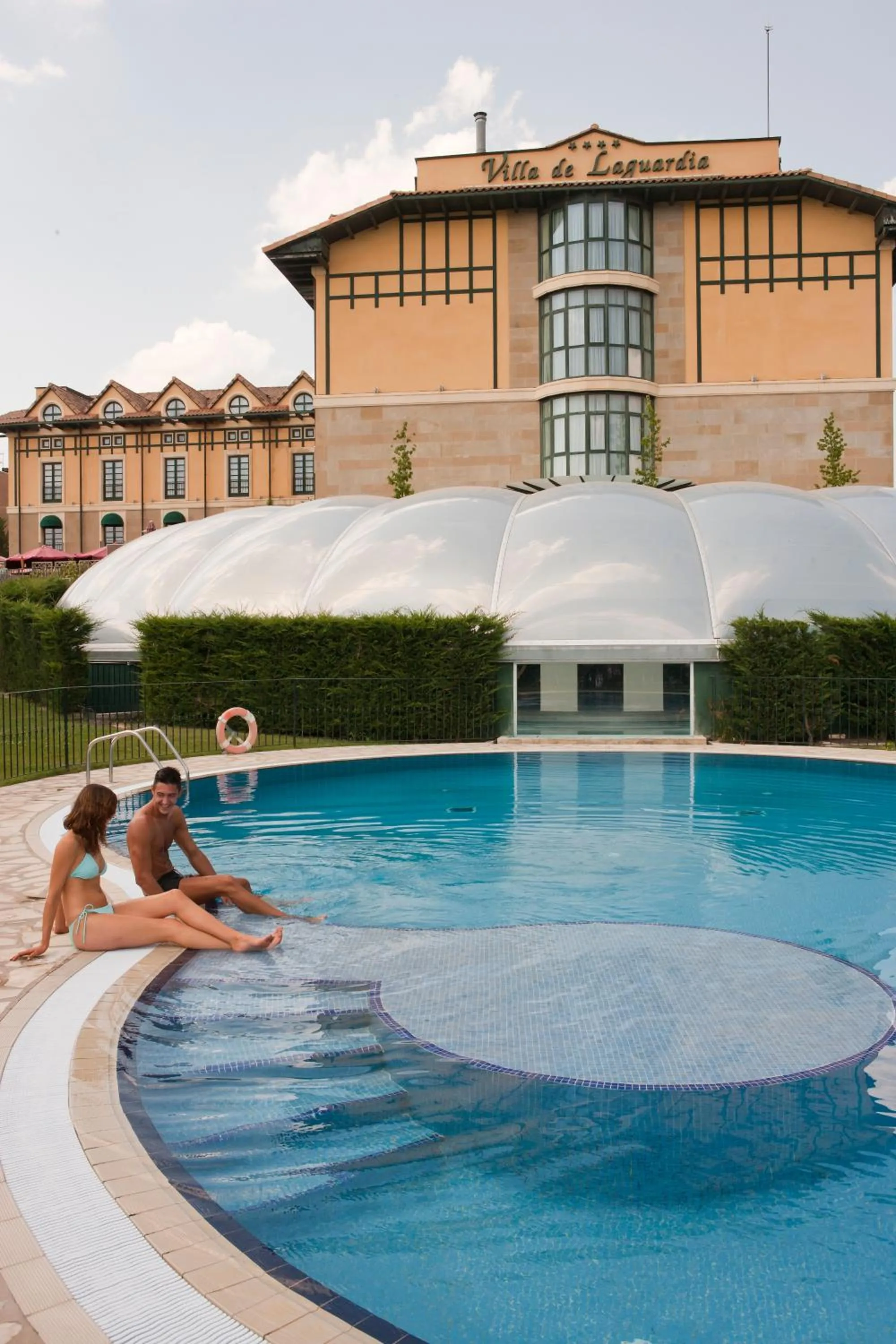 Swimming pool in Hotel Silken Villa de Laguardia