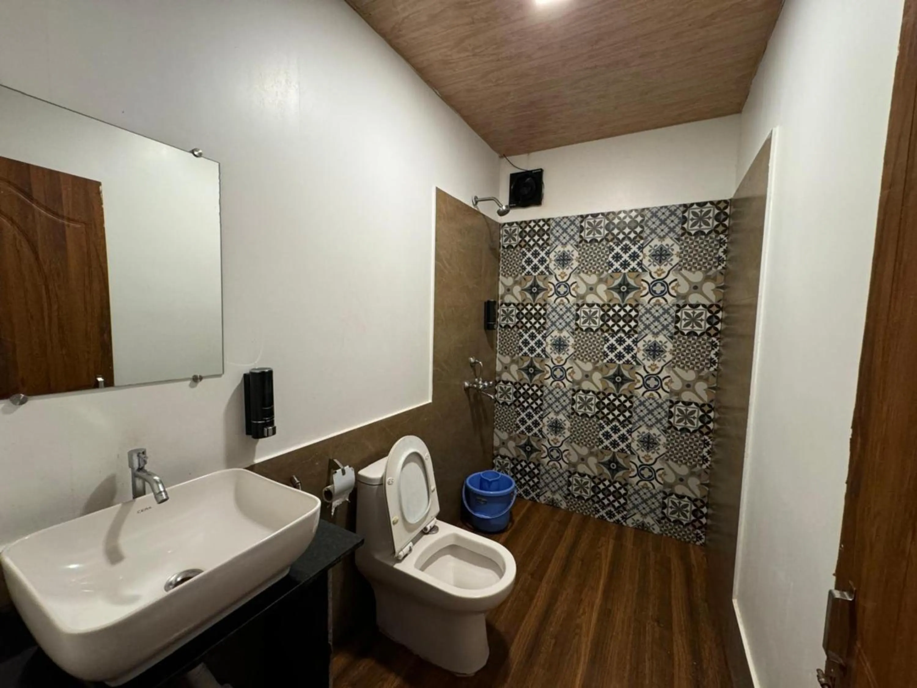 Toilet in White Truffle Resort, Arambol