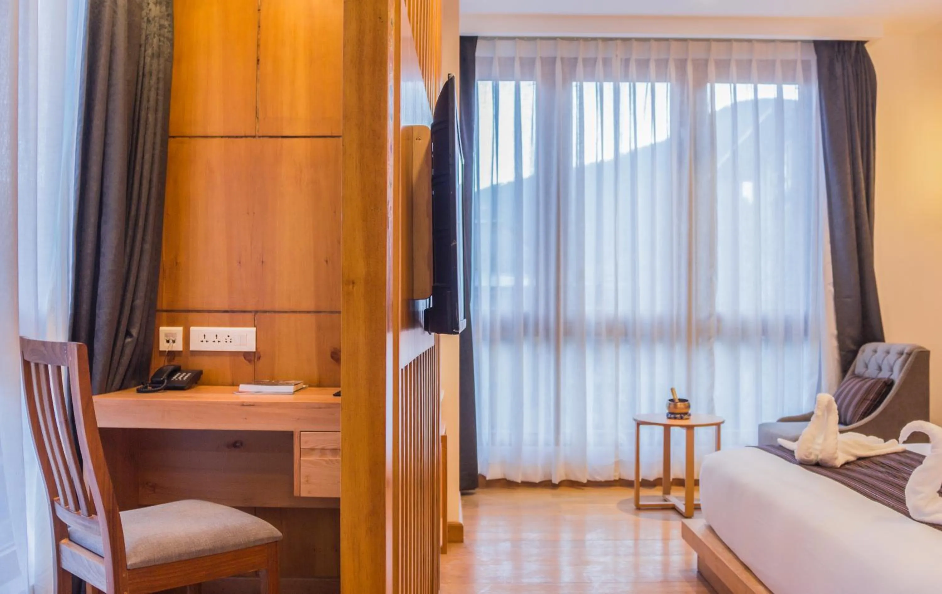 hair dresser, Bed in Pelyang Boutique