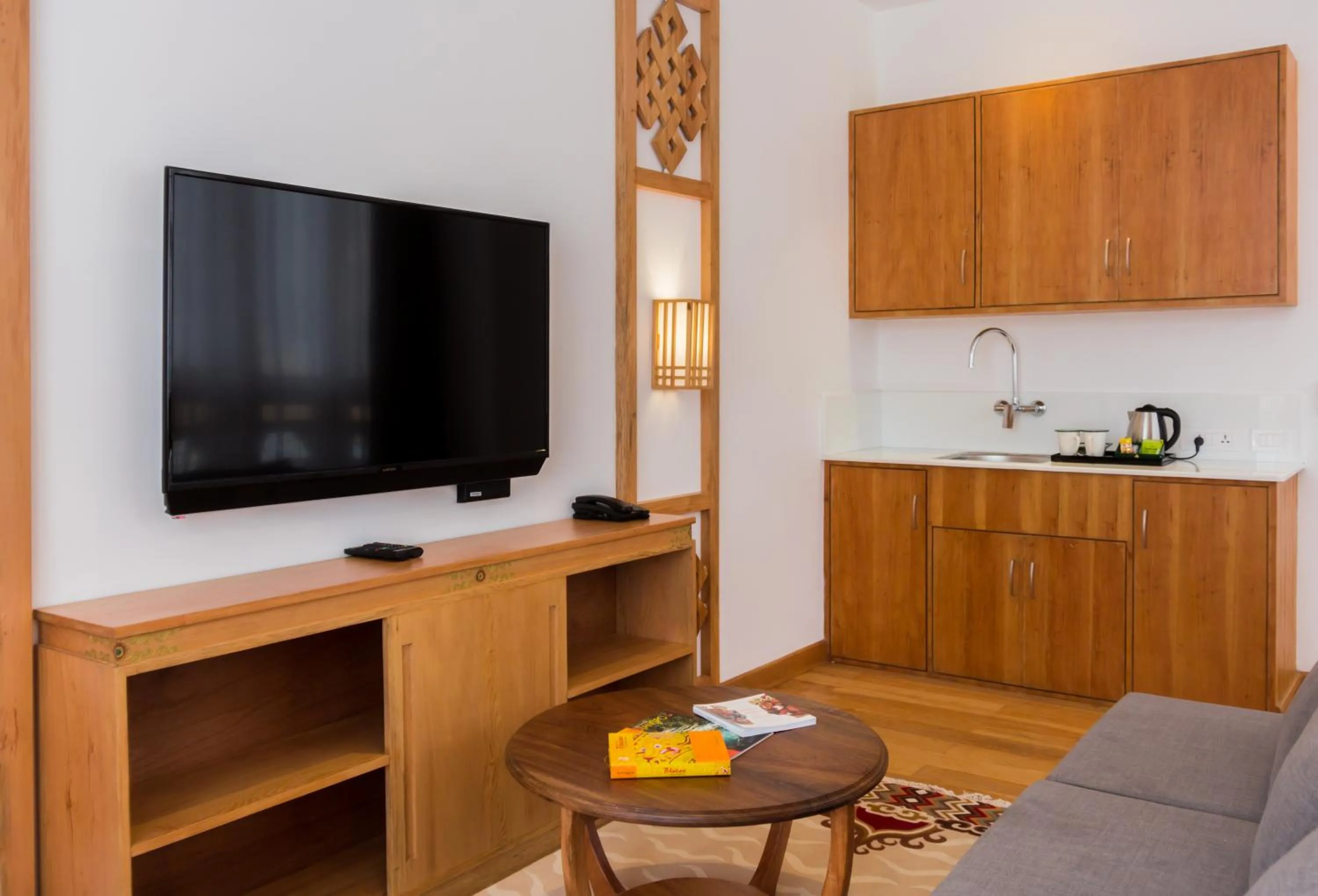 Communal lounge/ TV room in Pelyang Boutique