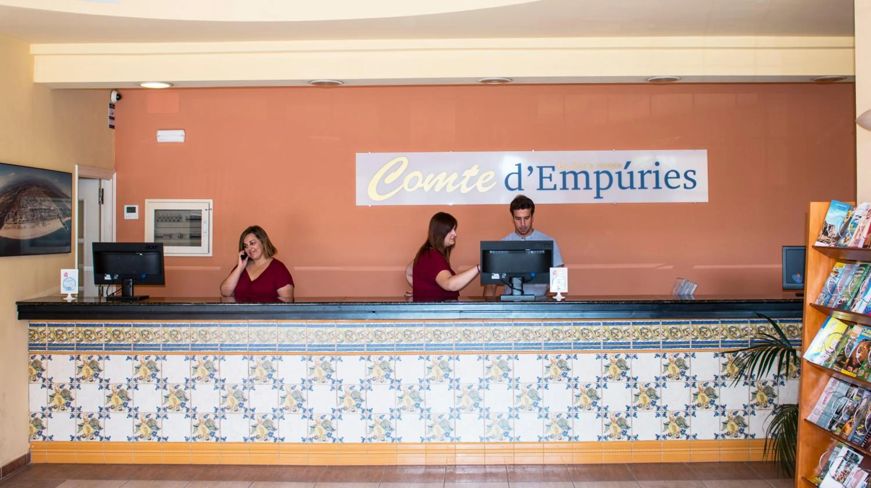 Staff in Aptos. Comte D´Empuries