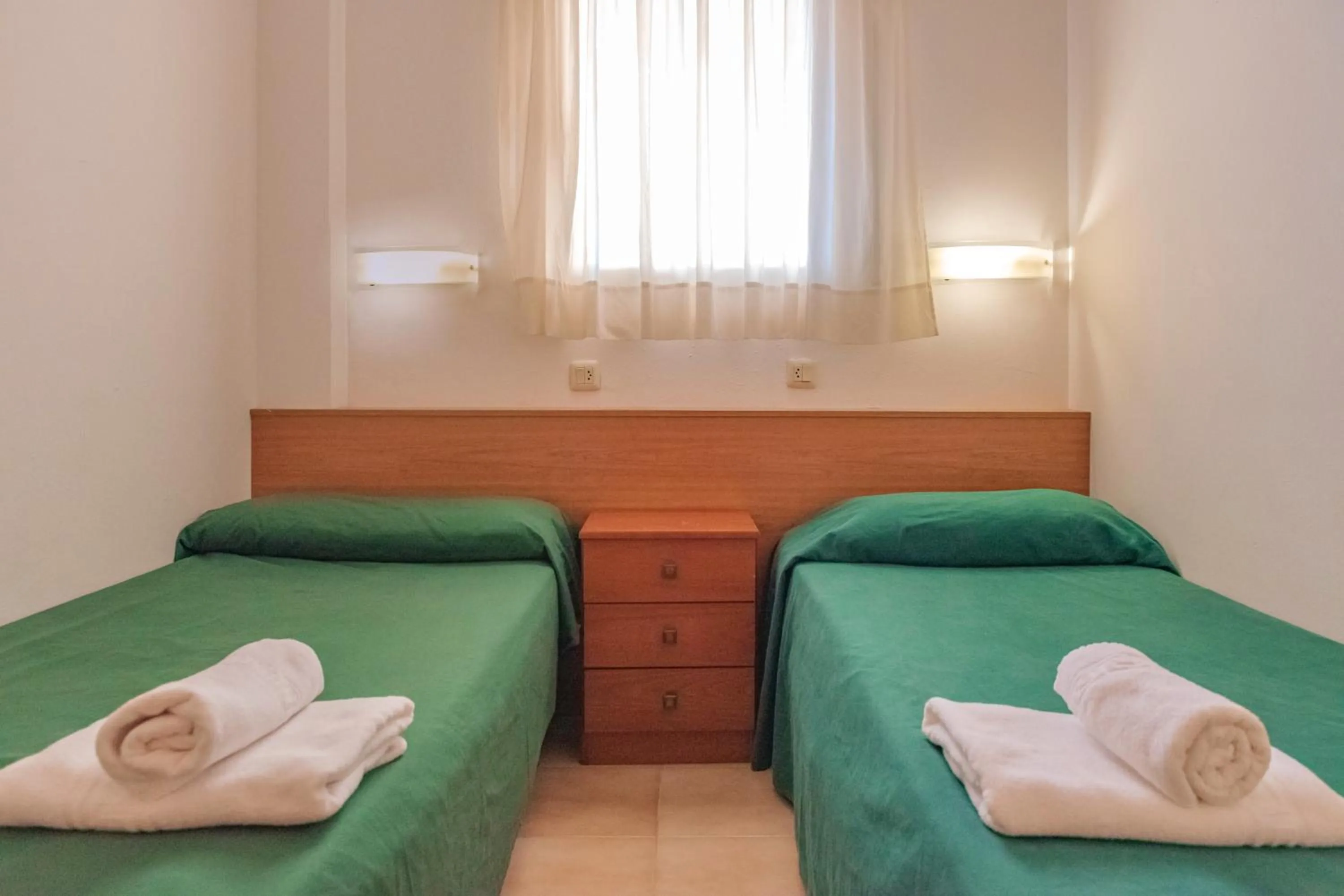 Area and facilities, Bed in Aptos. Comte D´Empuries
