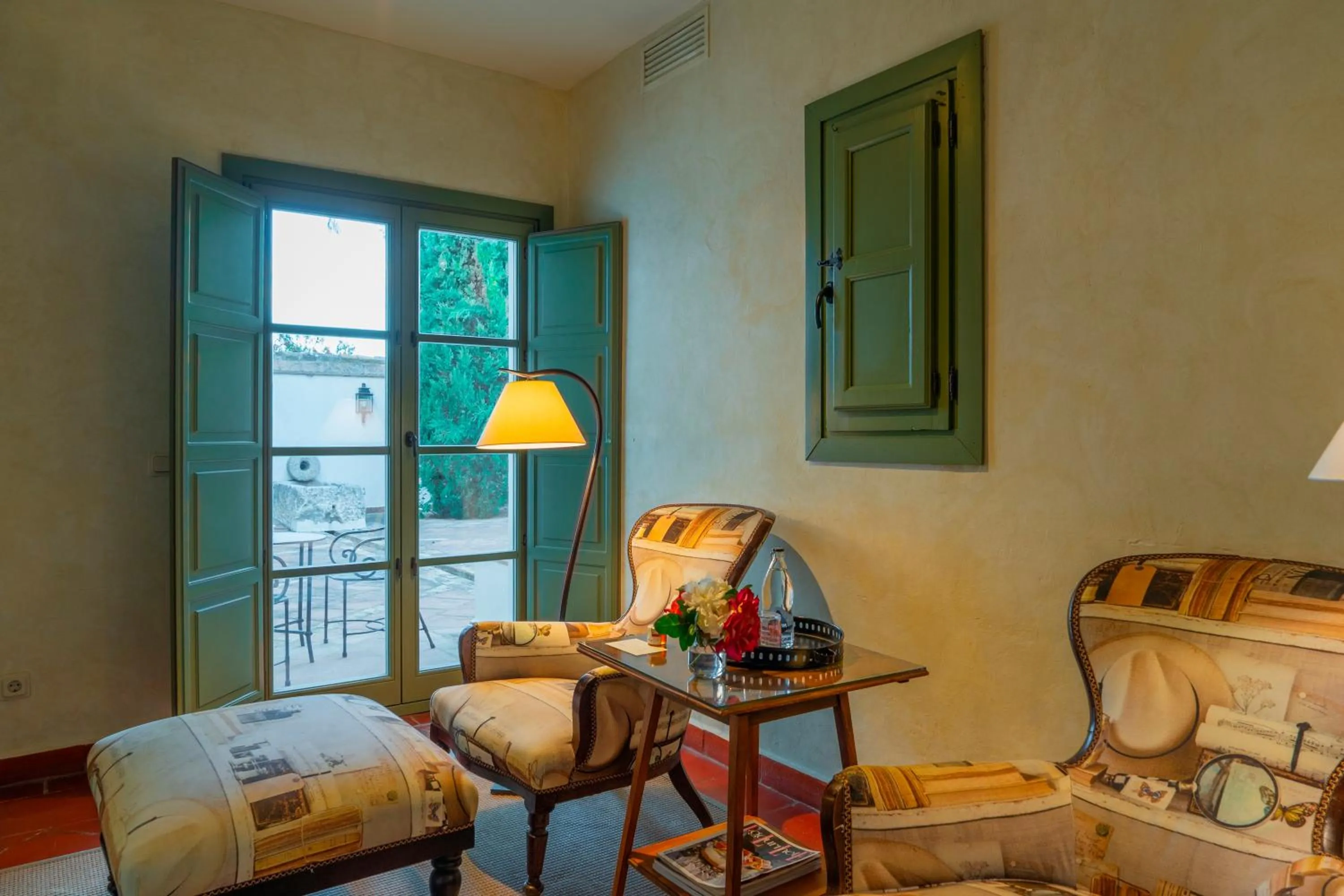 Living room, Bed in Hotel Boutique Molino del Arco