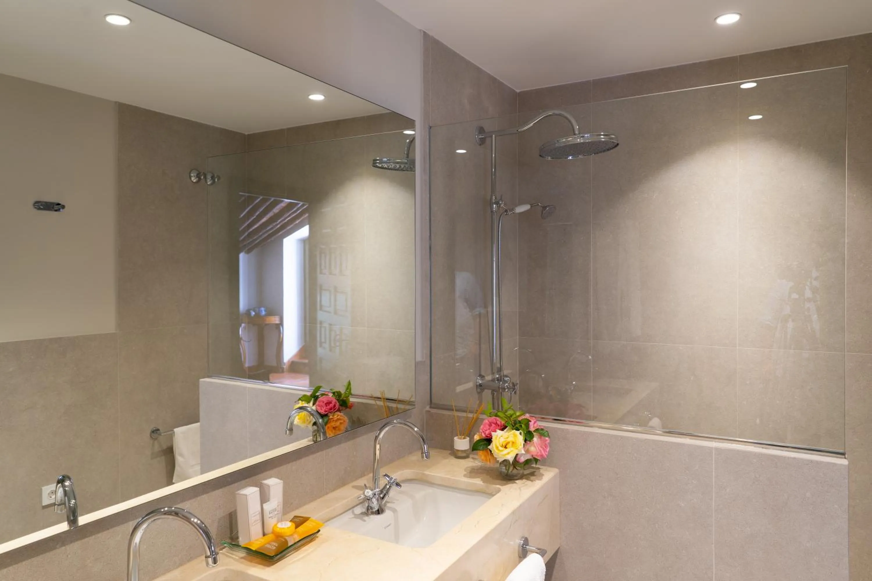 Shower in Hotel Boutique Molino del Arco