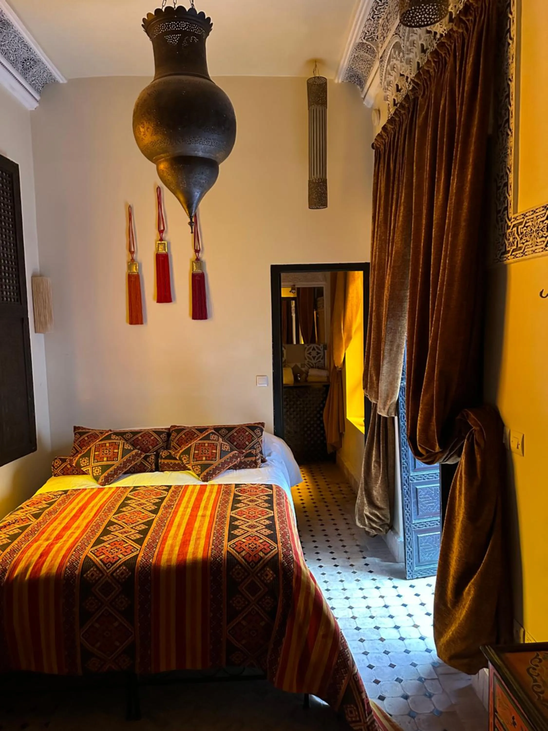 Photo of the whole room, Bed in Riad Hugo