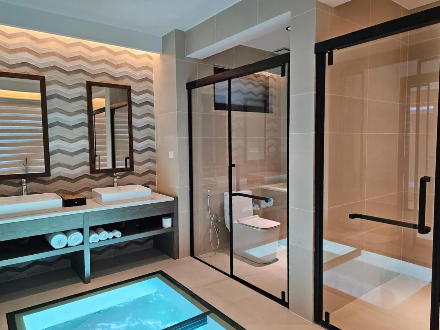 Bathroom, Bed in NOOE Maldives Kunaavashi