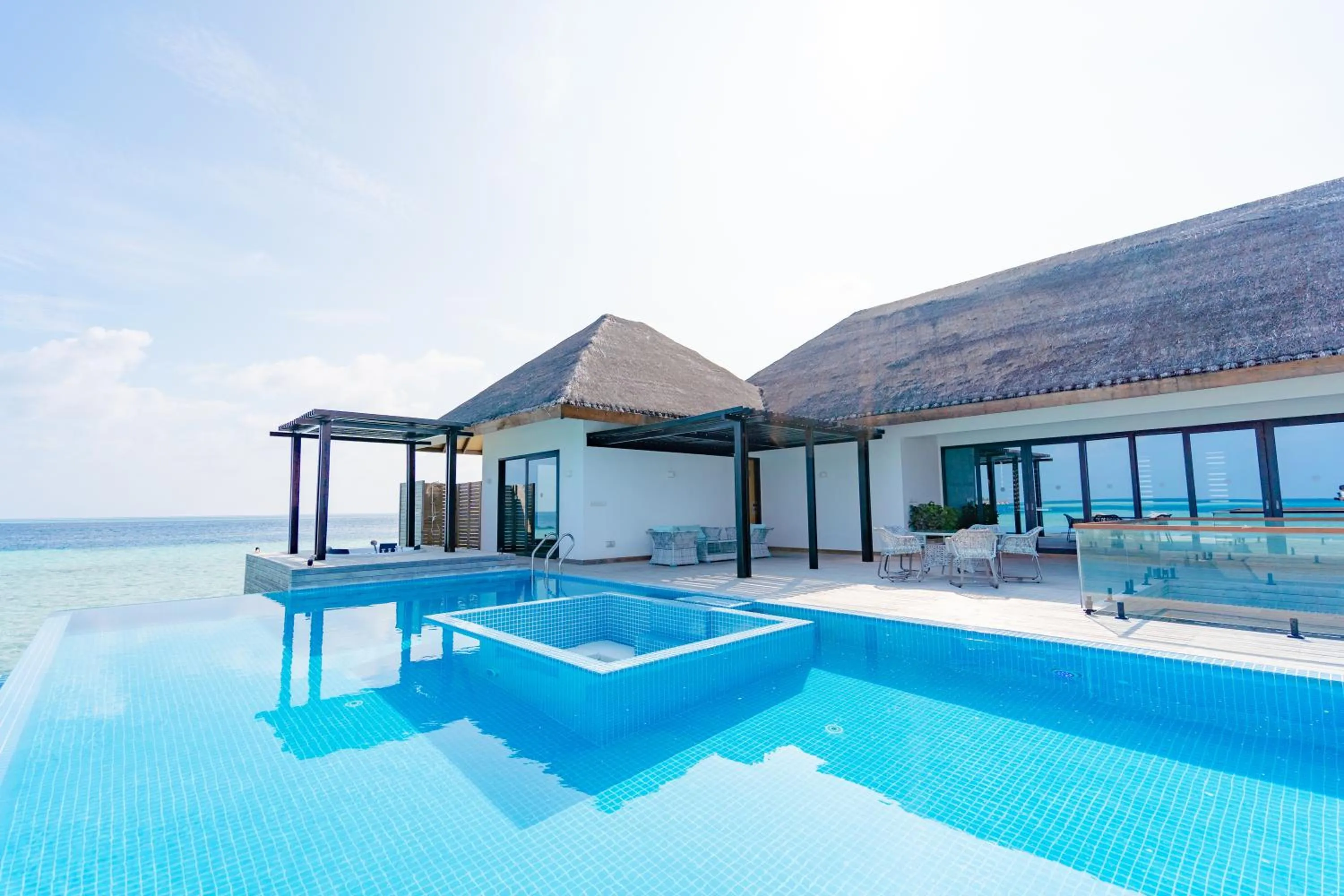 Swimming pool in NOOE Maldives Kunaavashi
