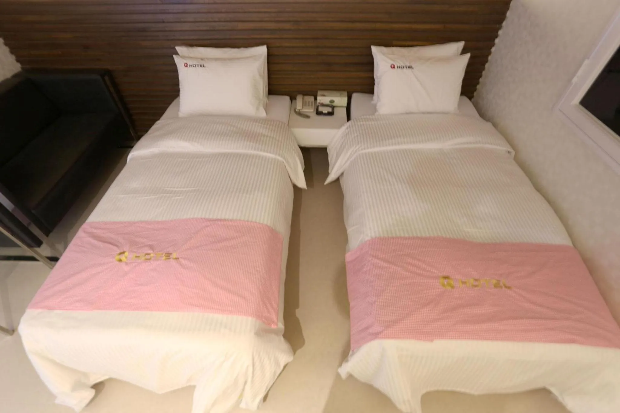 Bed in Q Hotel