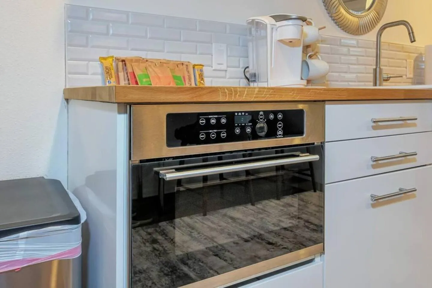 Private Basement Suite w Hot Tub