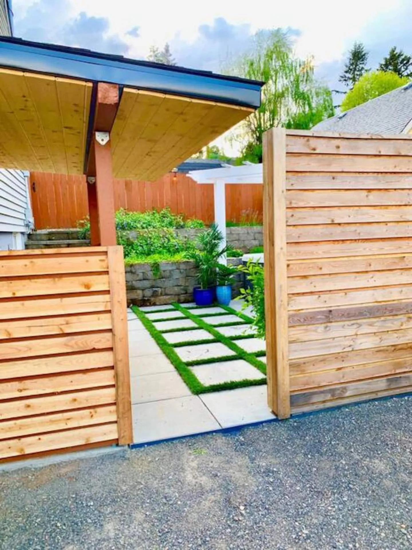 Private Basement Suite w Hot Tub