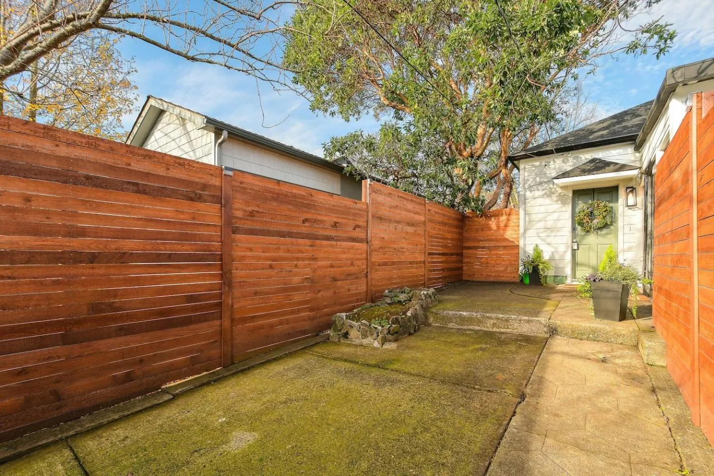 Bright & Modern Basement Apartment DT N'hood