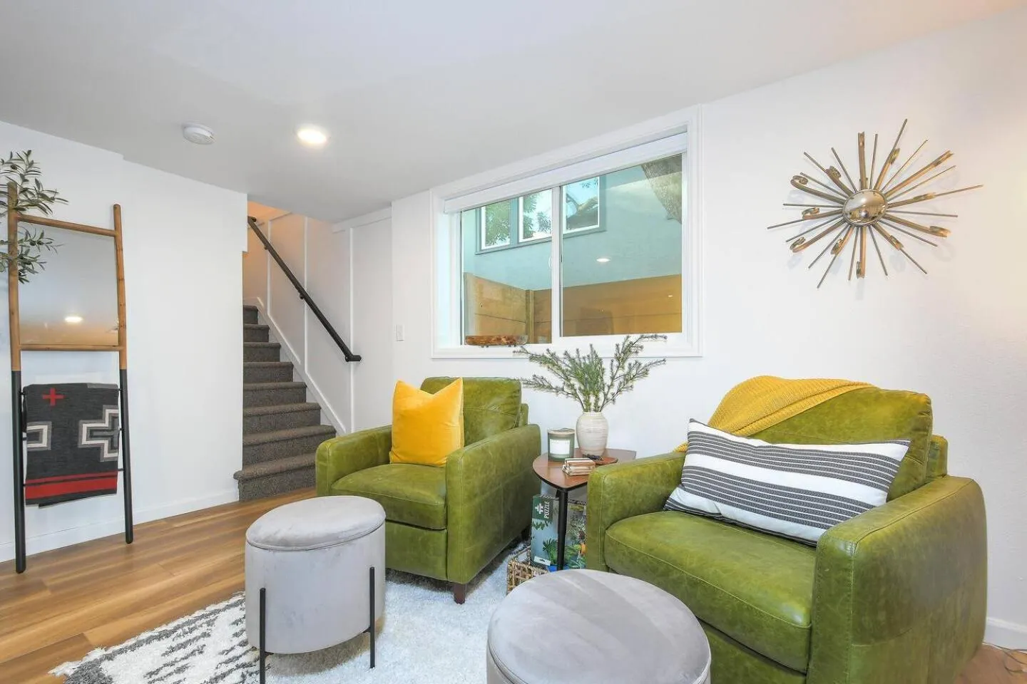 Bright & Modern Basement Apartment DT N'hood