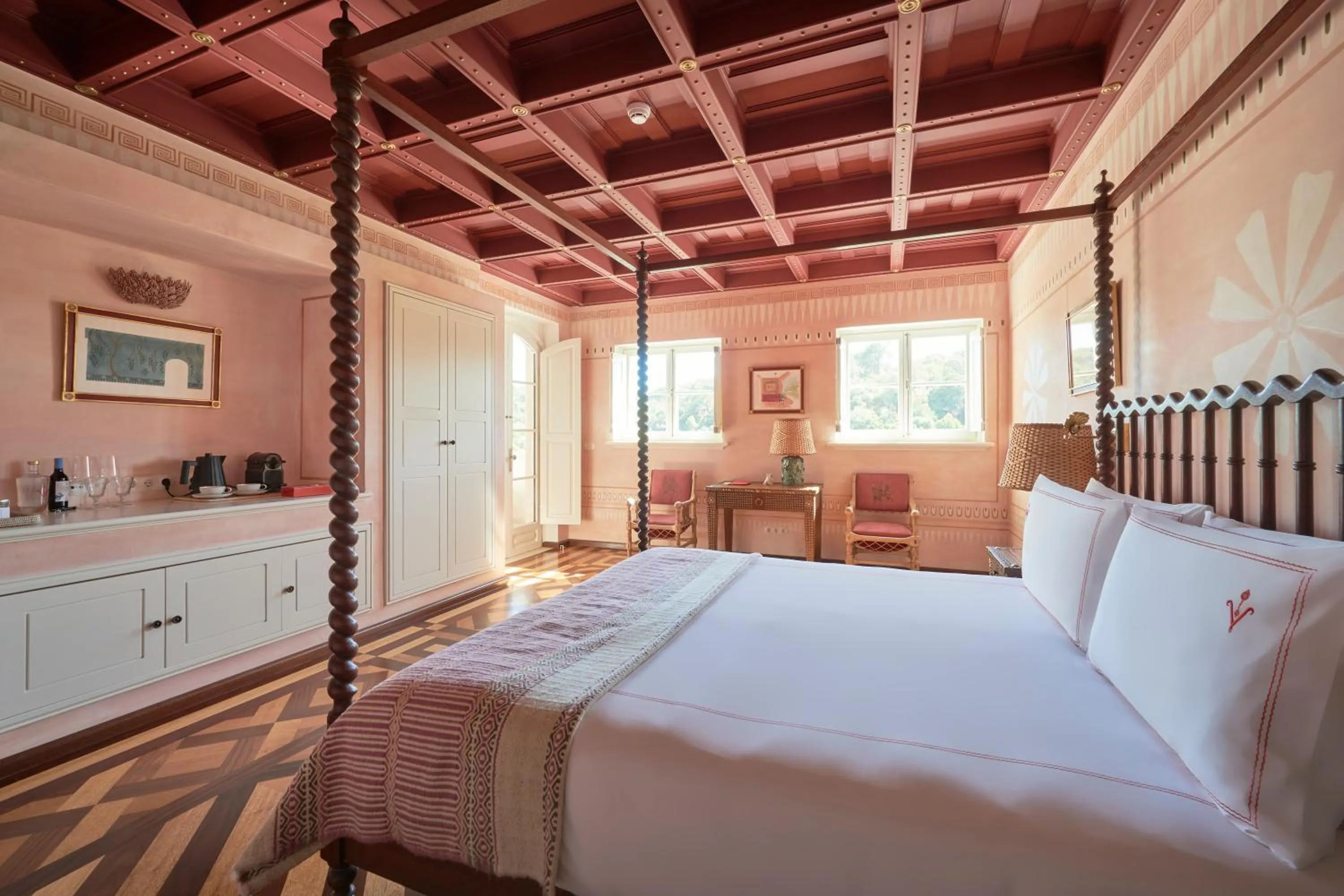 Photo of the whole room, Bed in Vermelho Melides - Relais & Châteaux