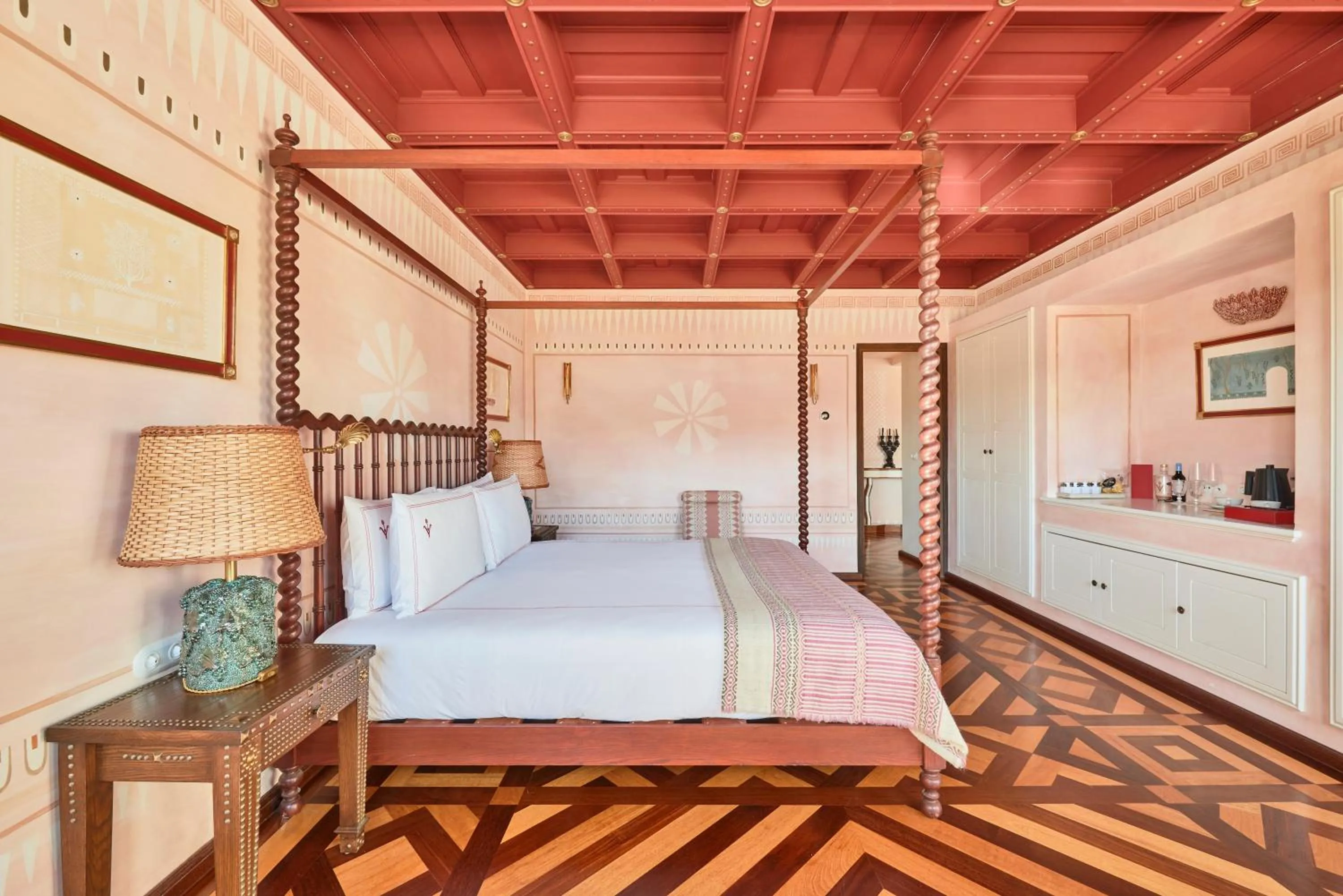 Photo of the whole room, Bed in Vermelho Melides - Relais & Châteaux