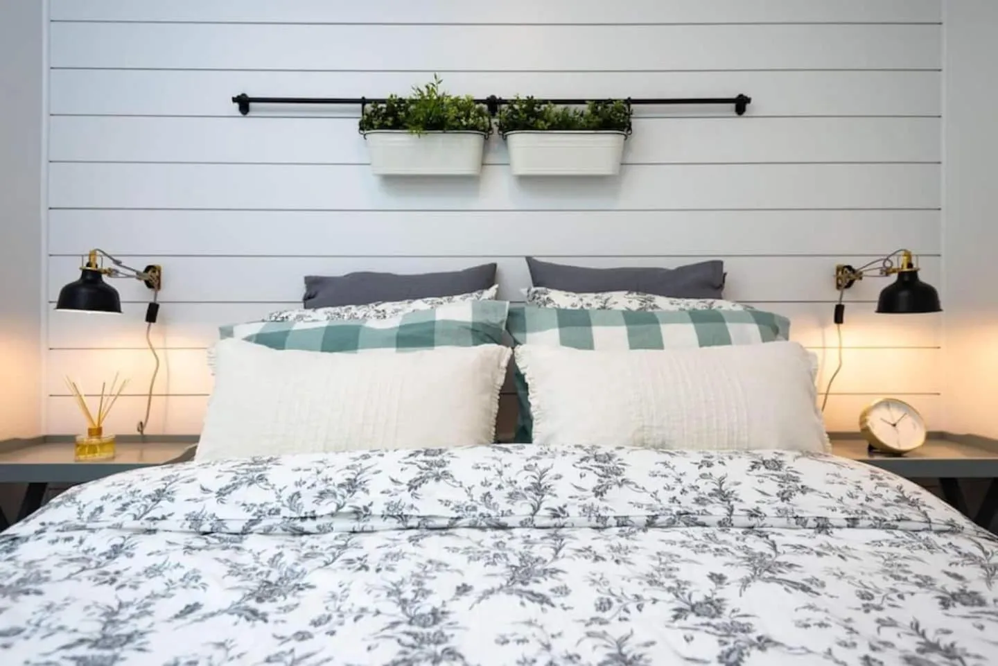 Bed in Private Escape! Tiny home style