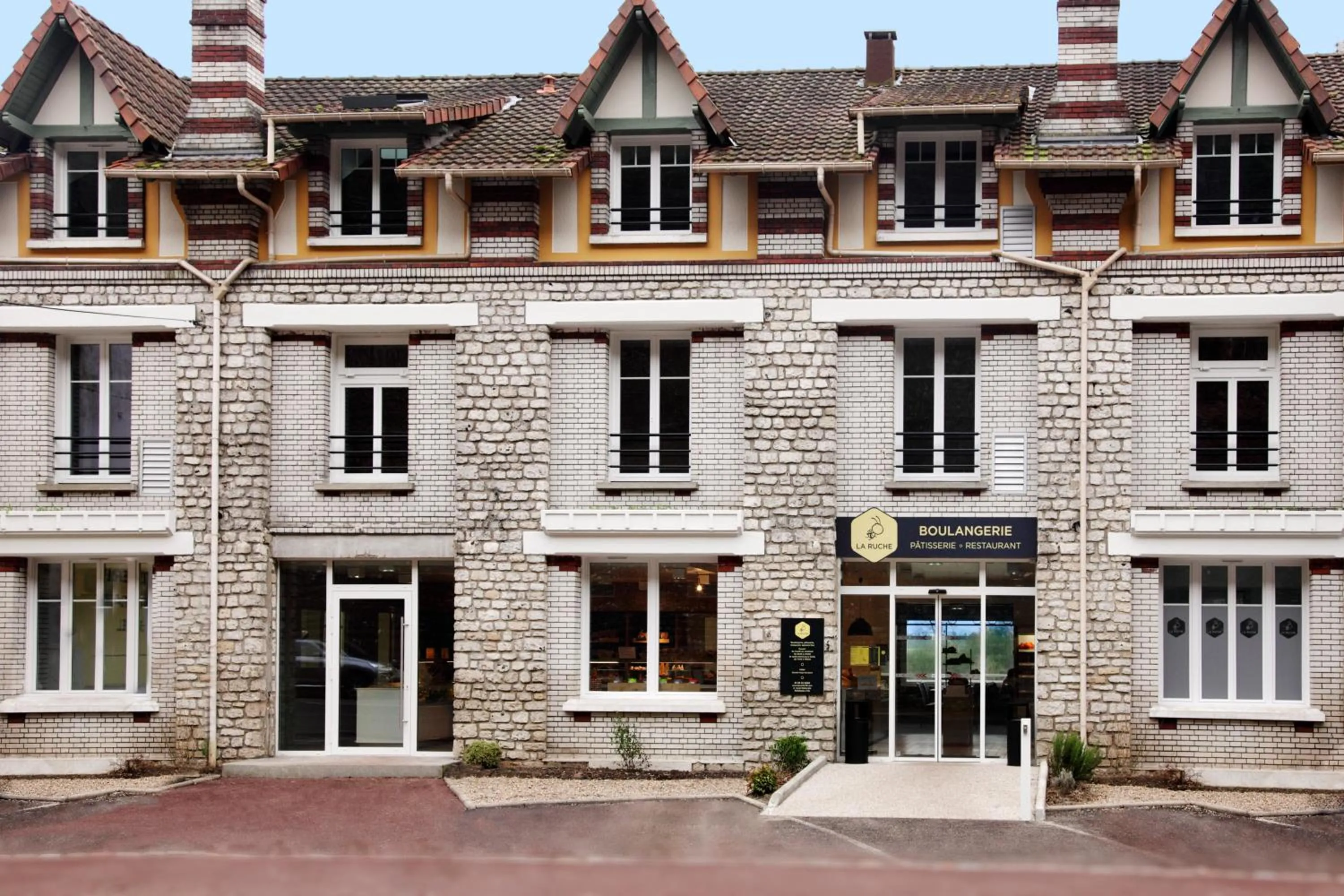 Facade/entrance in La Ruche