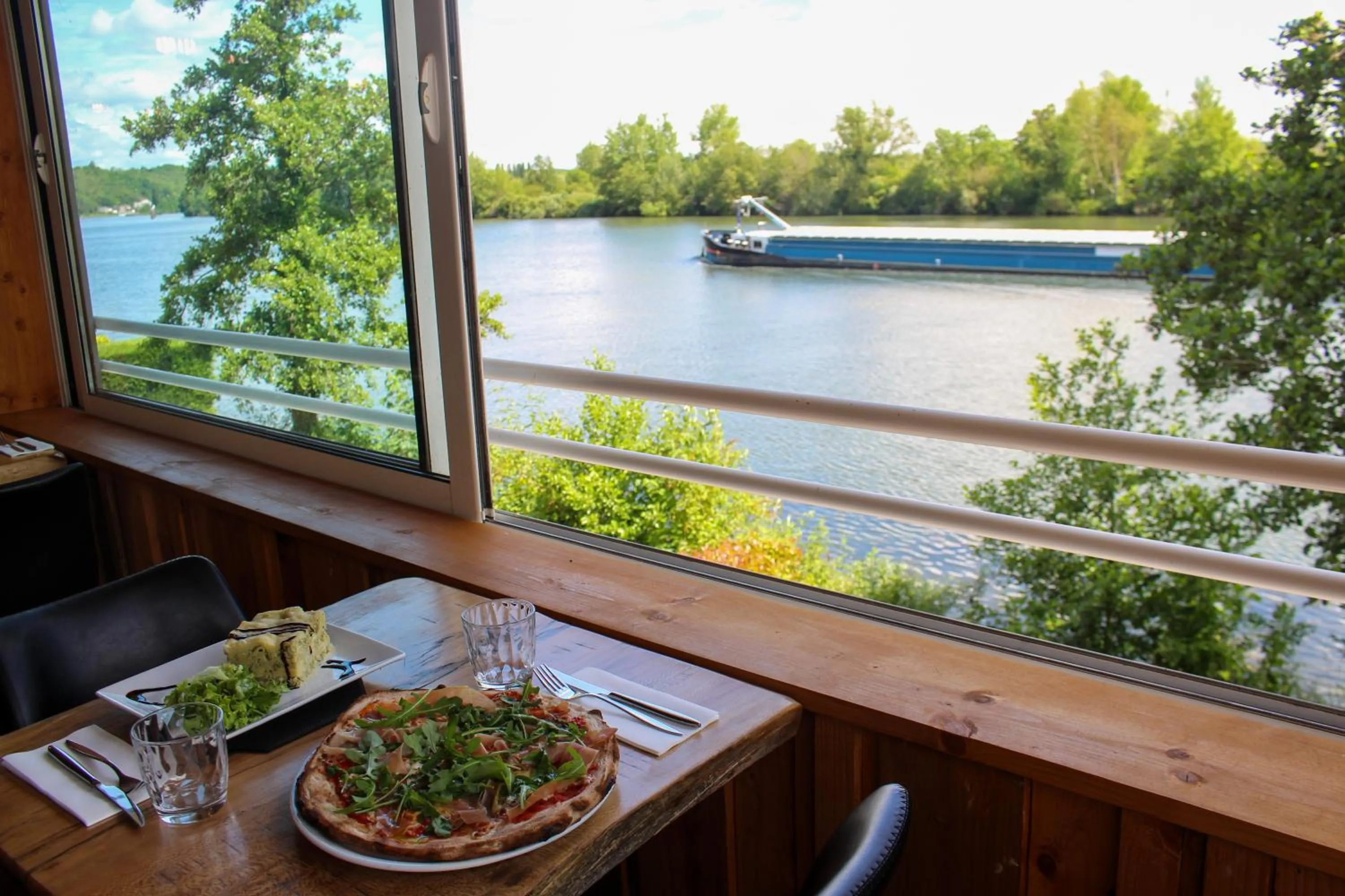 Restaurant/places to eat in La Ruche