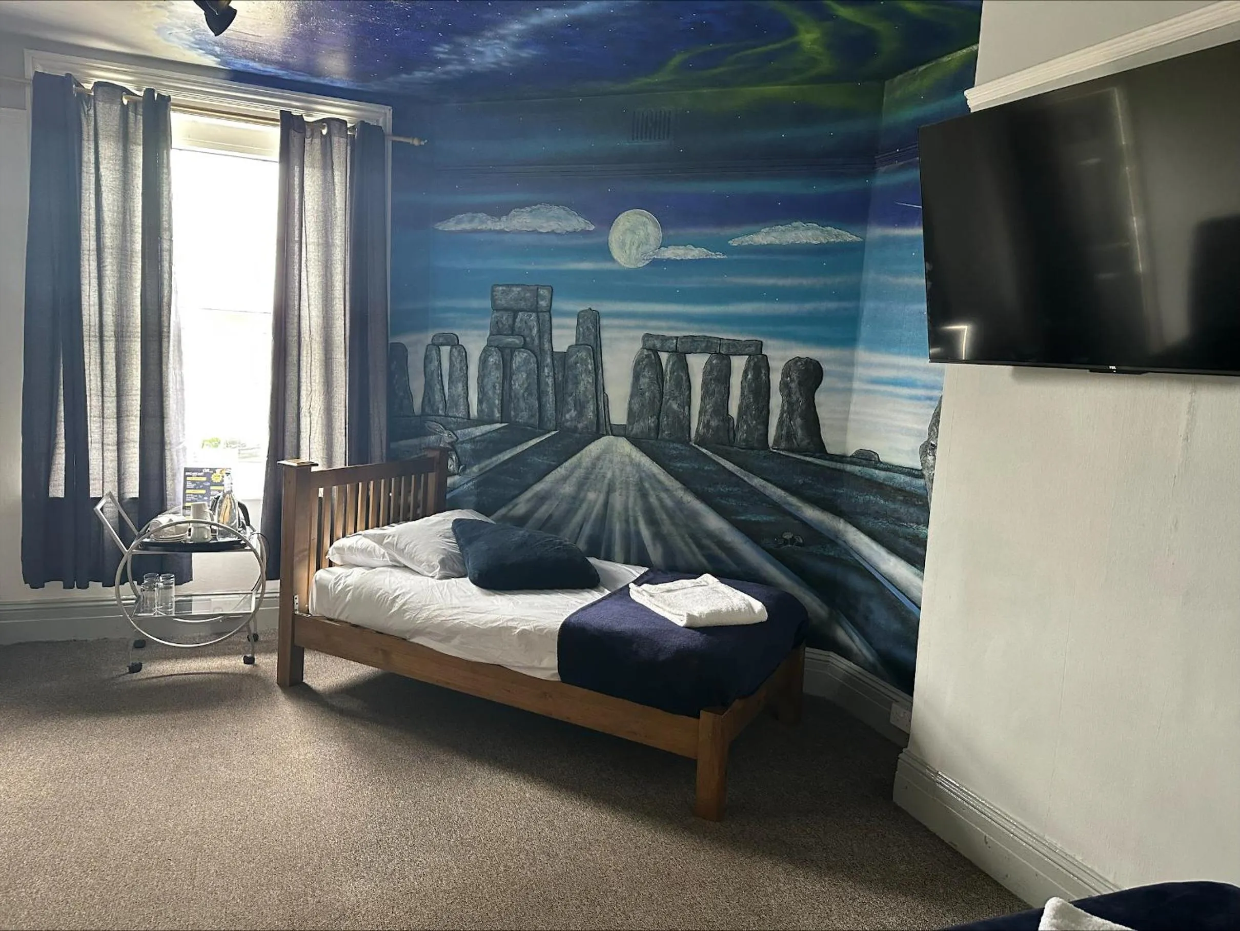 Bedroom, Bed in Stonehenge Inn