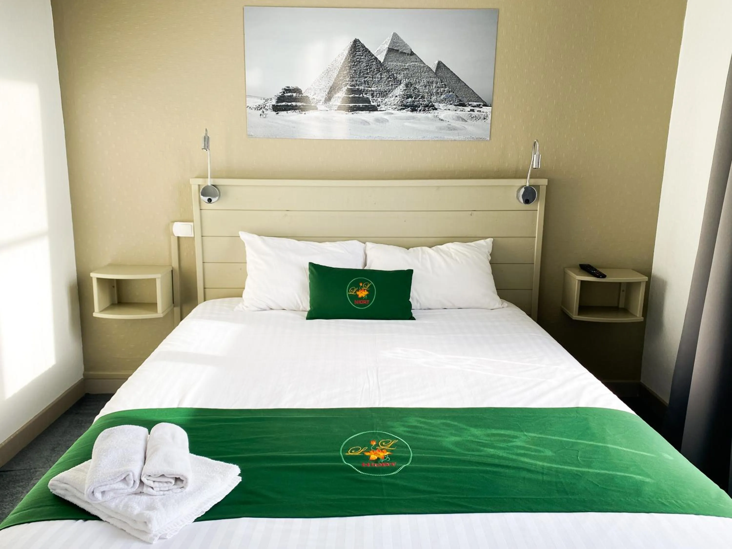 Photo of the whole room, Bed in Colette Hôtel